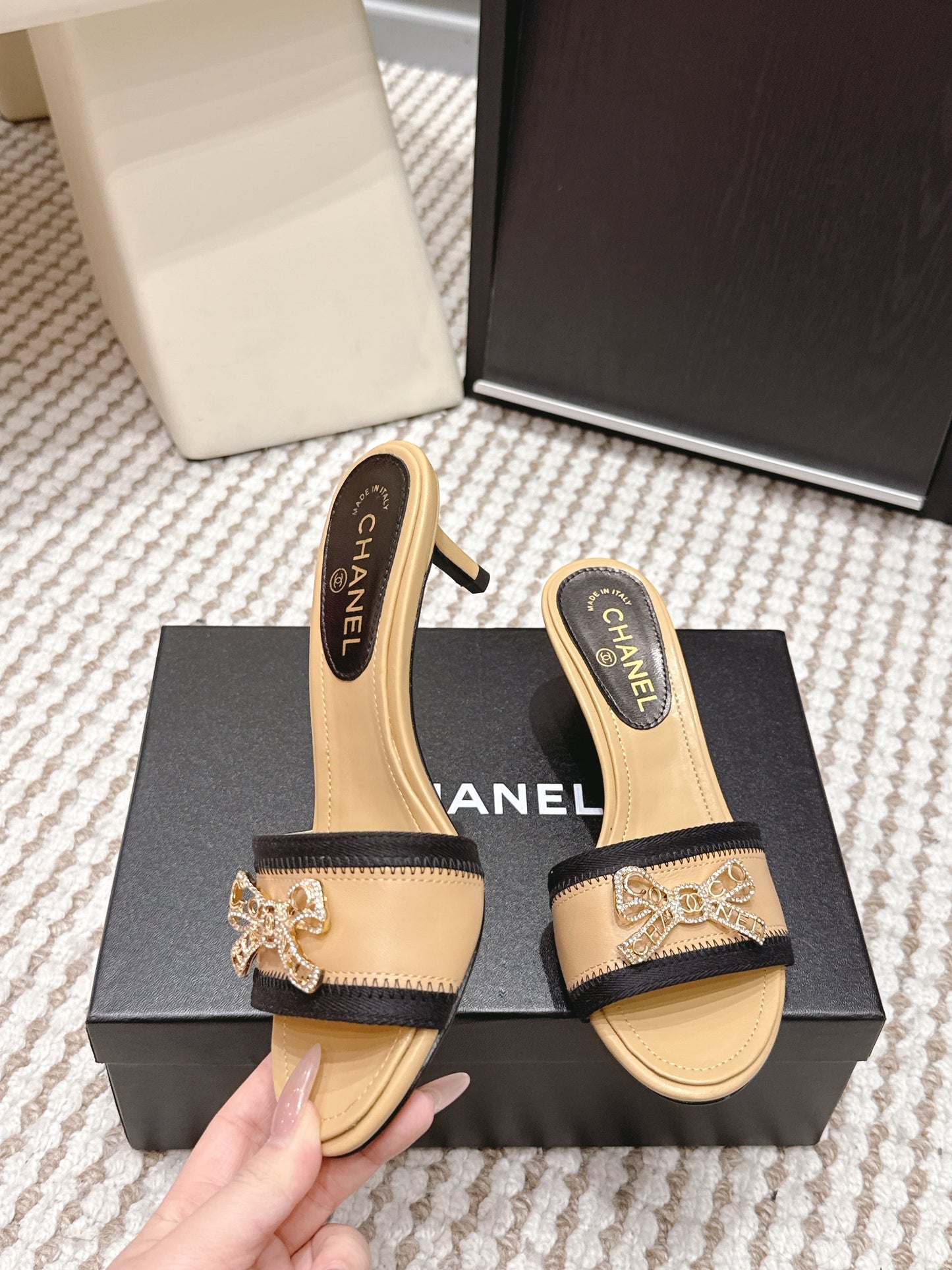 CC 26s Stiletto Sandals 55 Beige Black Leather 652574