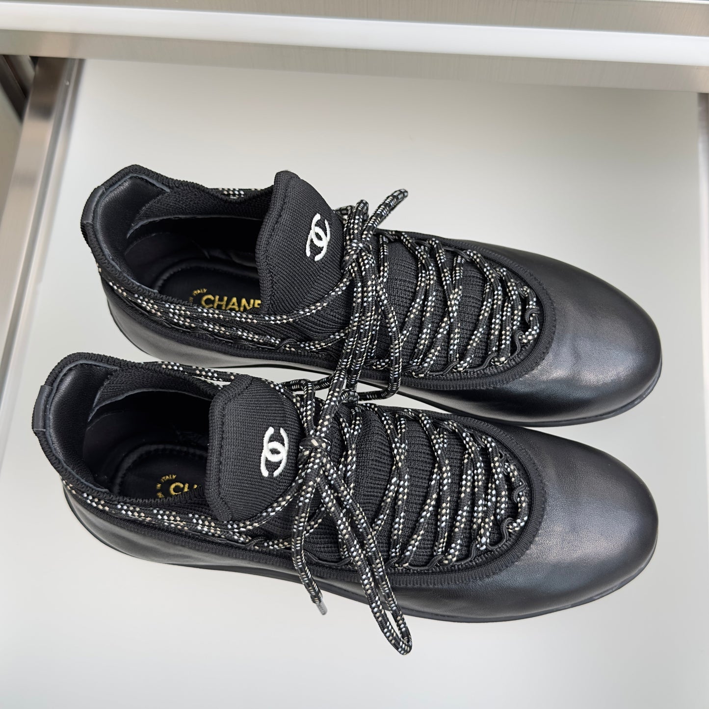 CC 26s Métiers d’art 2026 Sneakers Black Sheepskin Fibers 869408