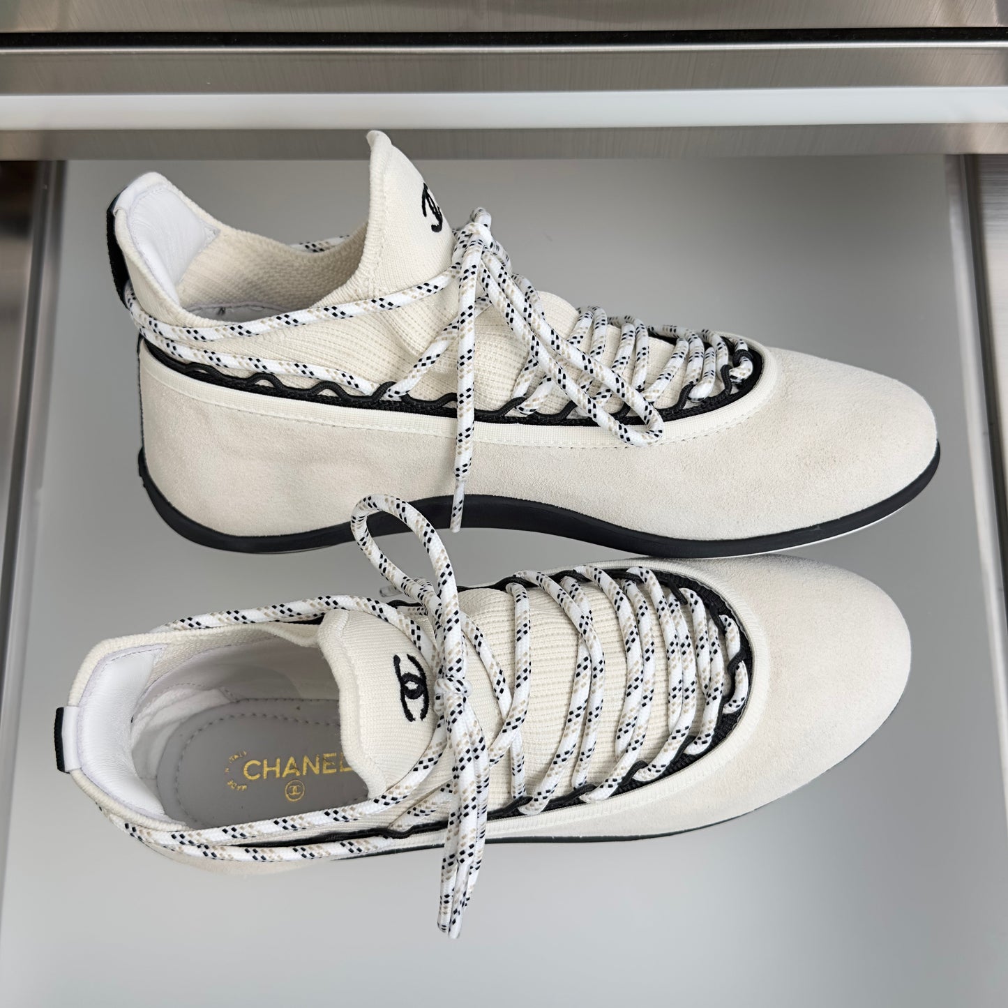 CC 26s Métiers d’art 2026 Sneakers White Suede Fibers 869409