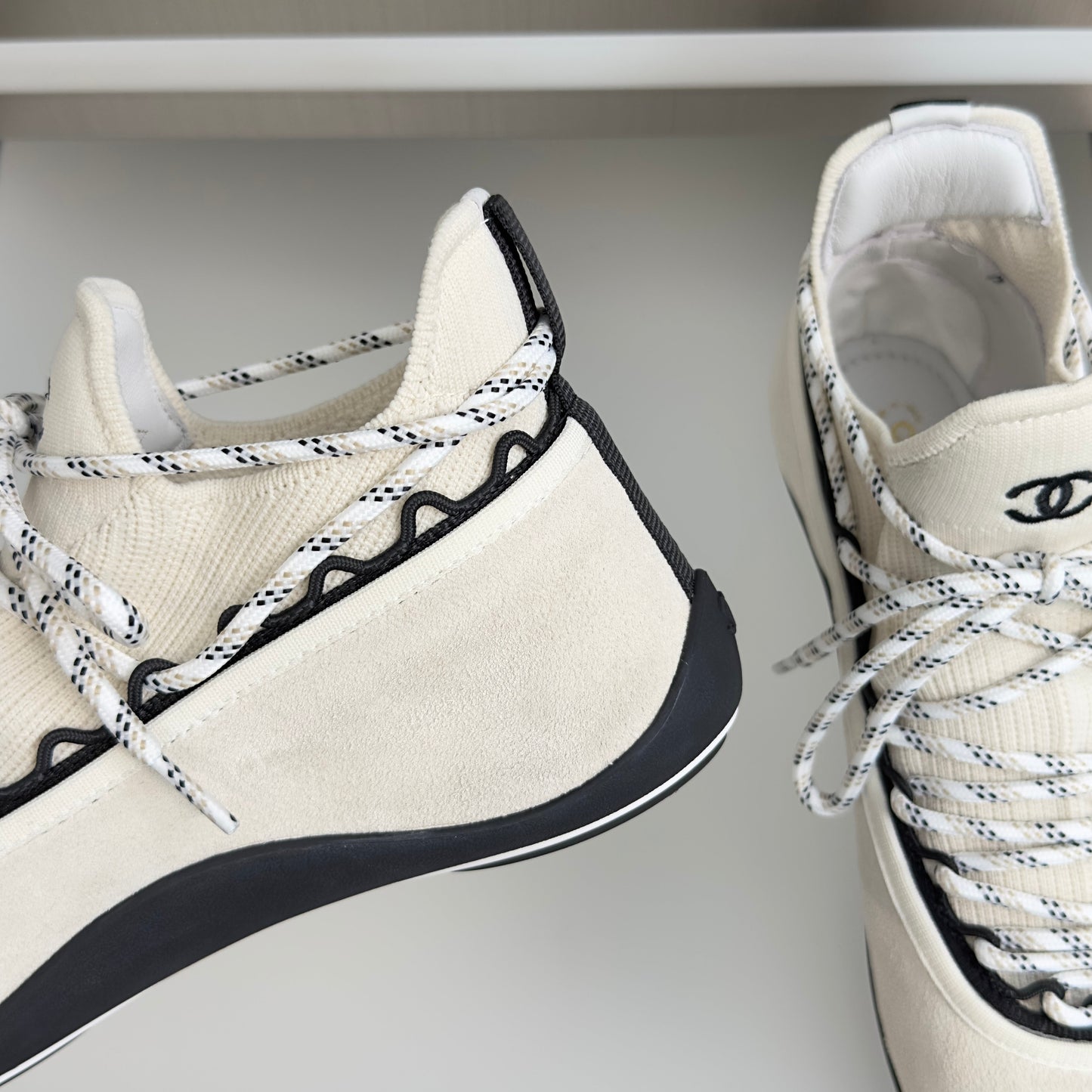 CC 26s Métiers d’art 2026 Sneakers White Suede Fibers 869409