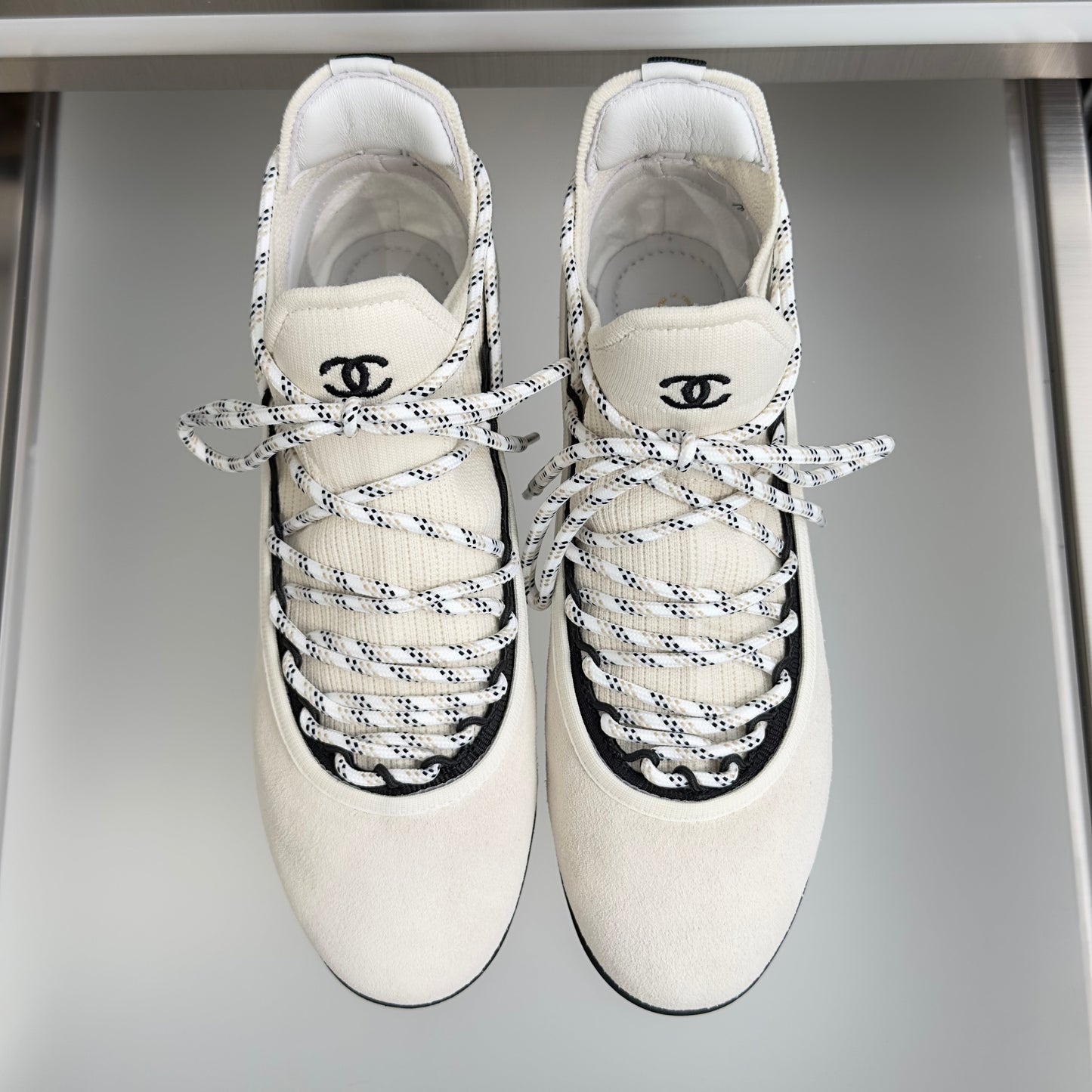 CC 26s Métiers d’art 2026 Sneakers White Suede Fibers 869409