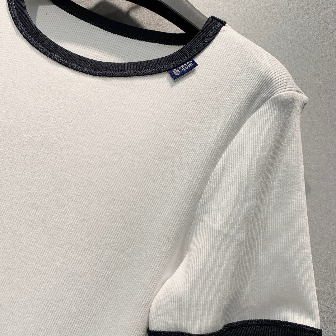Prada 26s Crew Neck Short Sleeve T-Shirt 406292