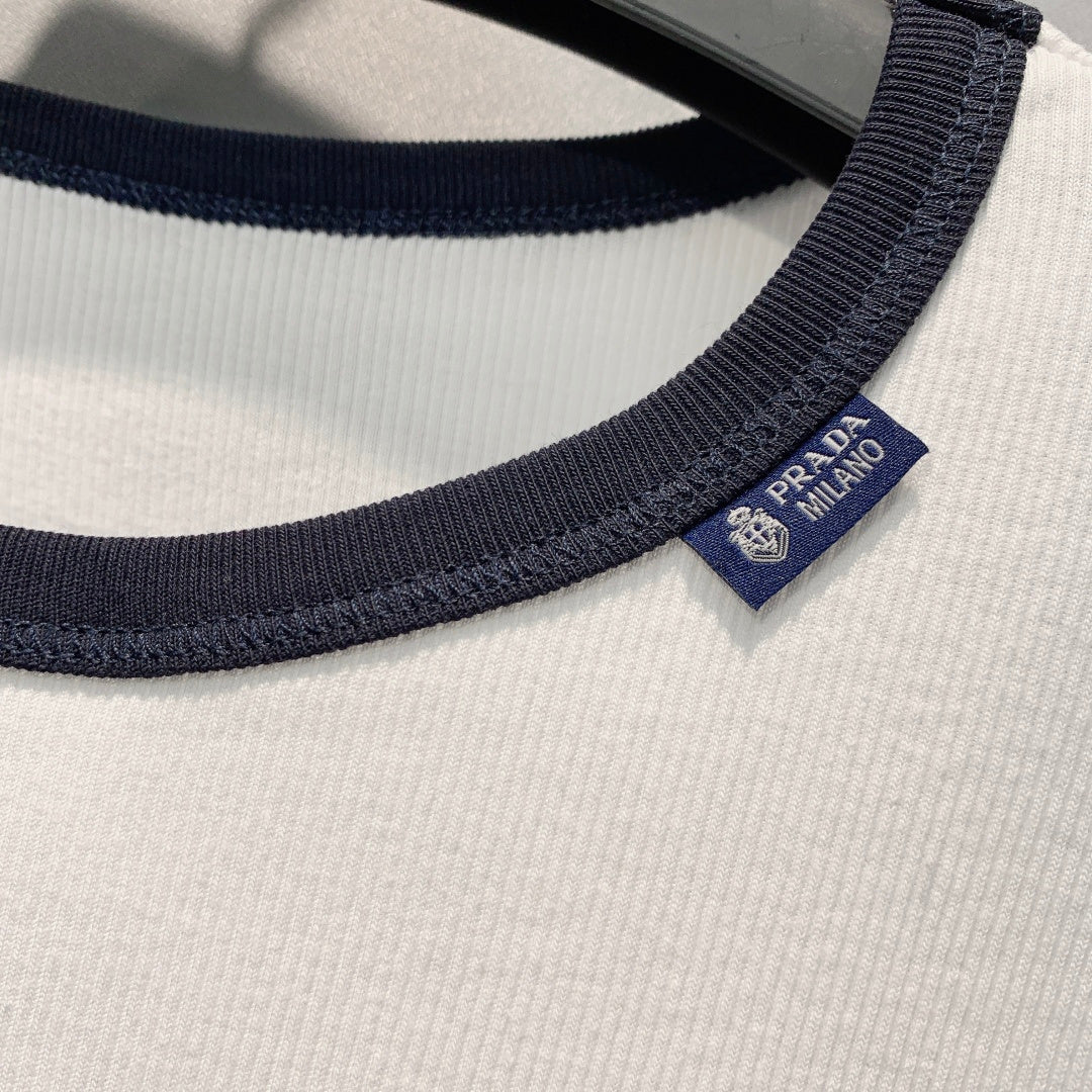 Prada 26s Crew Neck Short Sleeve T-Shirt 406292