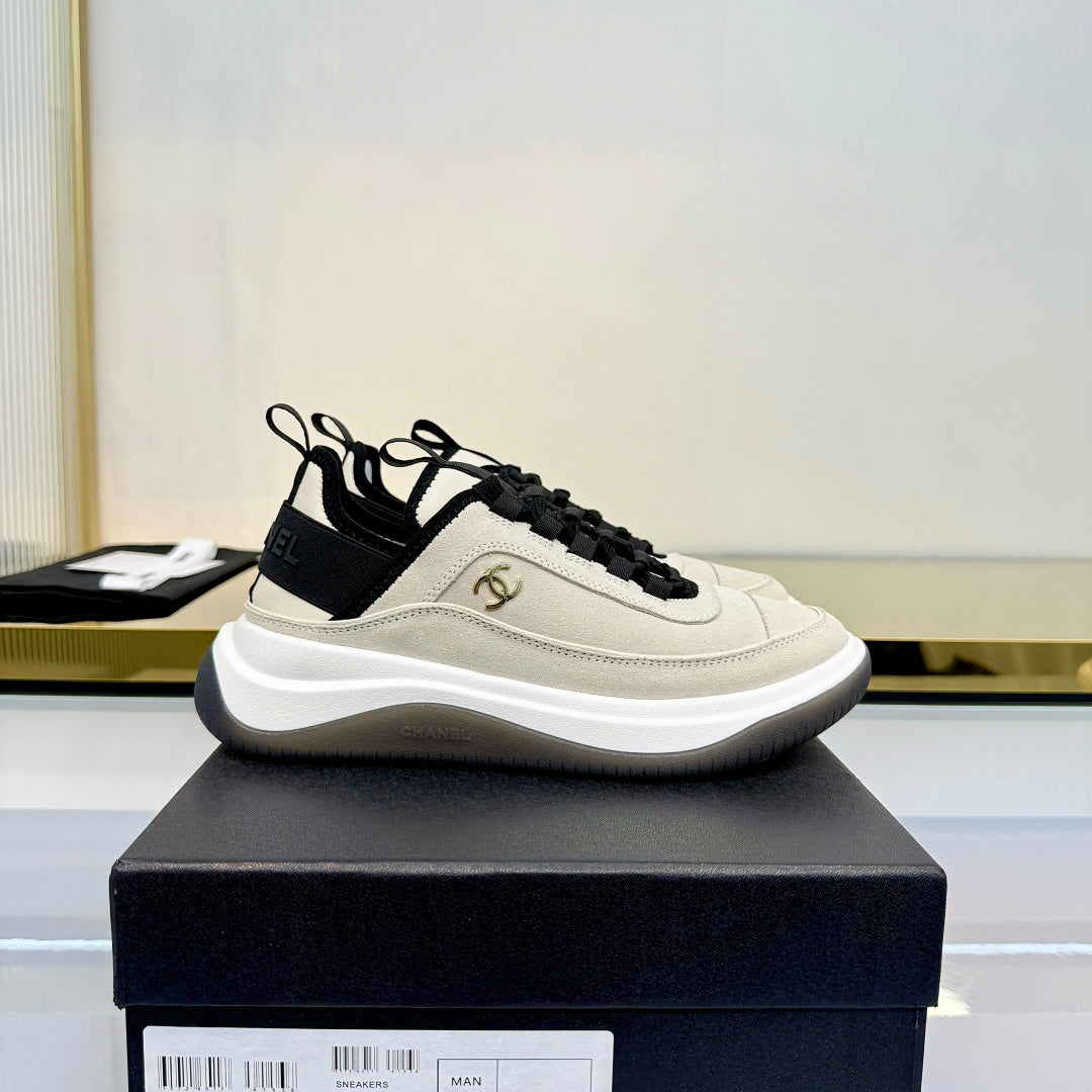 CC 26s Casual Sneakers Light Cream Suede 928037