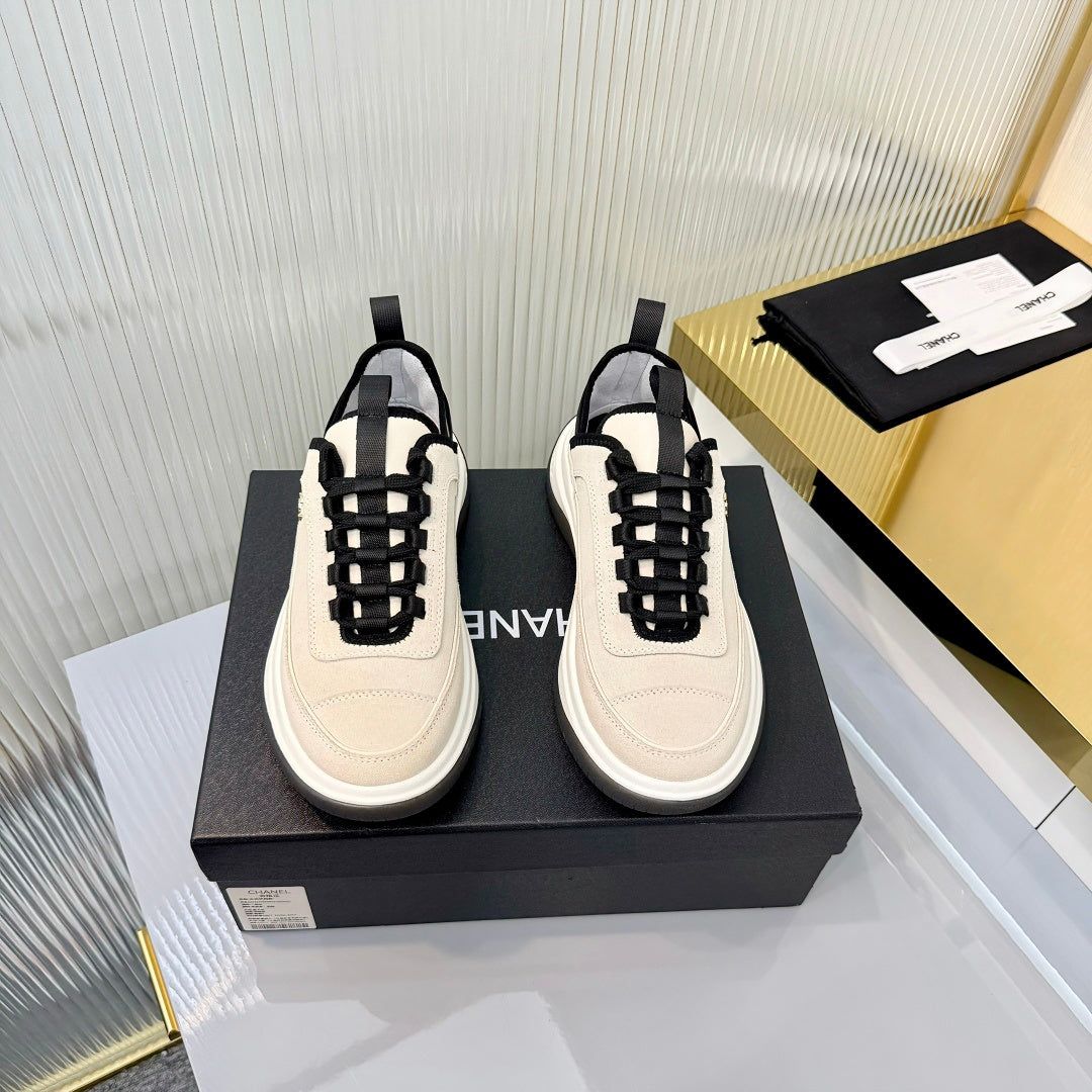 CC 26s Casual Sneakers Light Cream Suede 928037