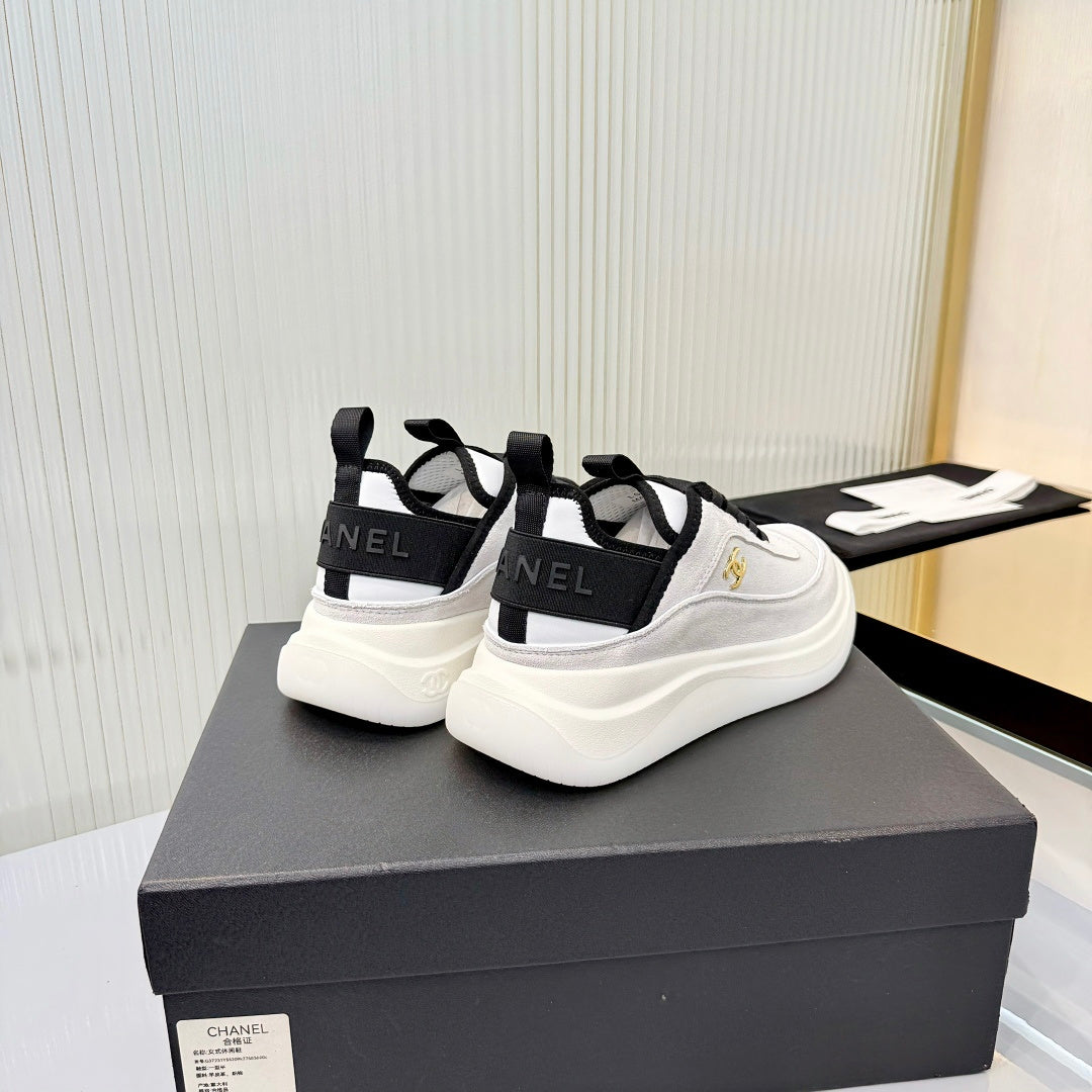 CC 26s Casual Sneakers Cream Suede 928043