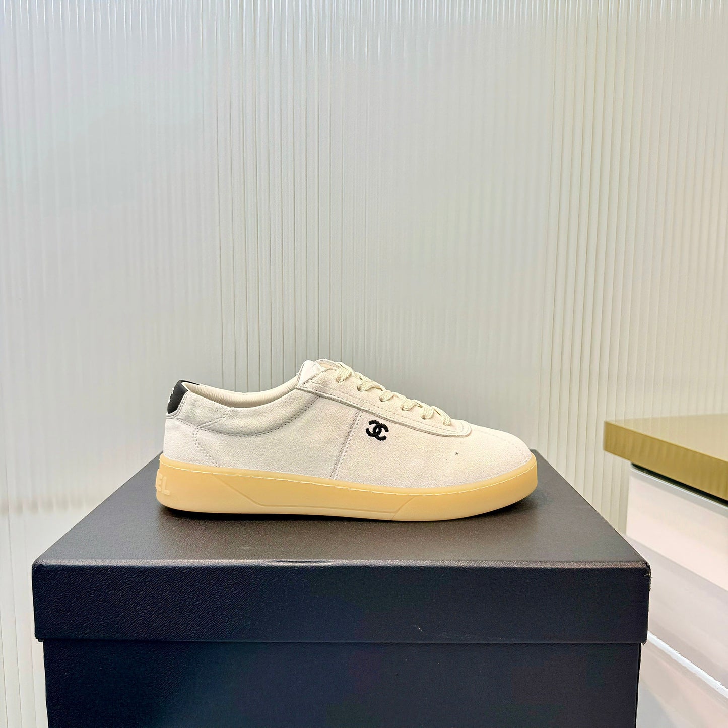 CC 26 Trainer Ivory Suede 713981