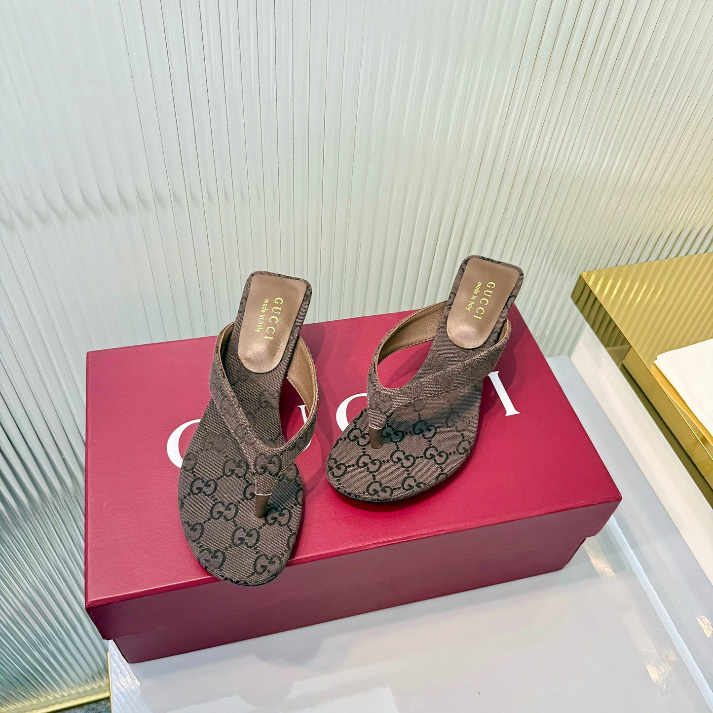 GG Vittoria Thong Sandals Coffee Canvas 714872