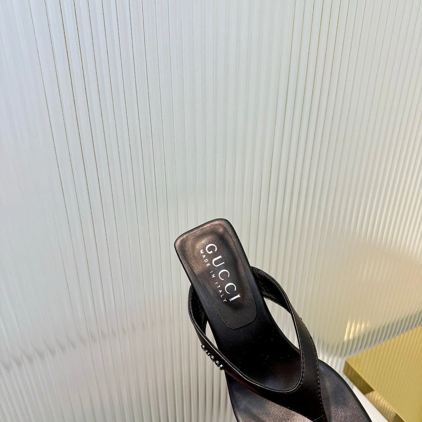 GG Vittoria Thong Sandals Black Leather 714887