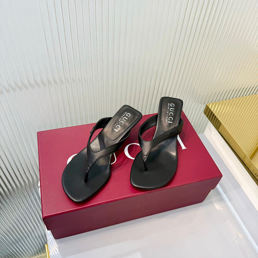 GG Vittoria Thong Sandals Black Leather 714887