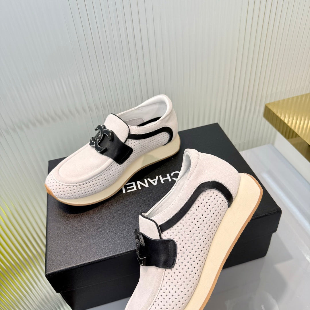 CC 26s Casual Sneakers Cream Suede 927082