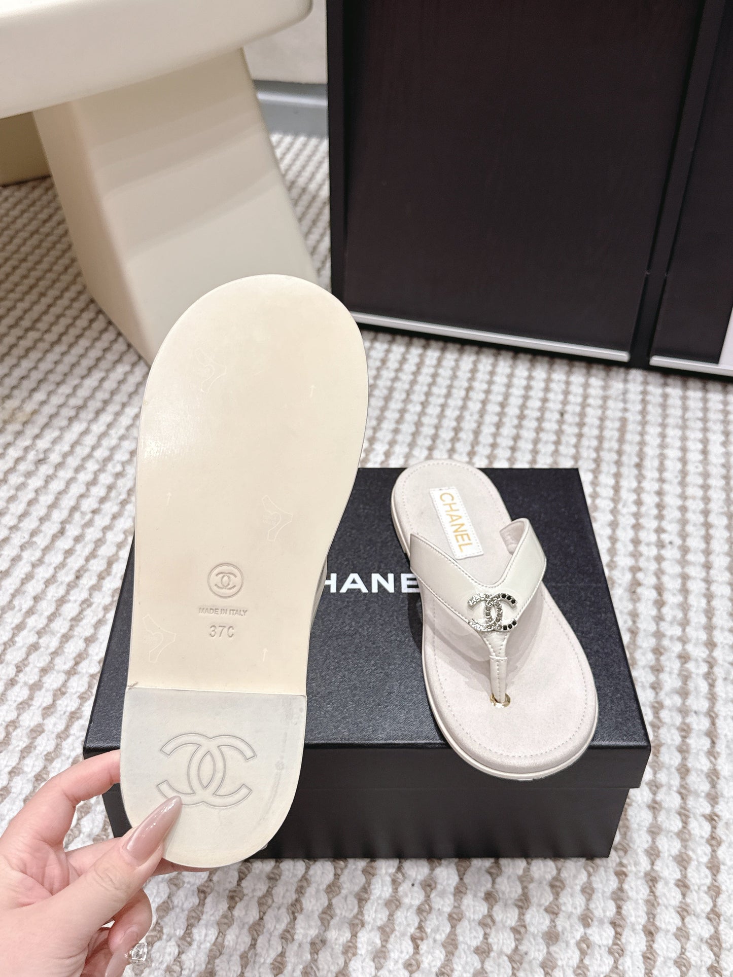 CC 26s Thong Sandals Light Beige Suede Sheepskin 632353
