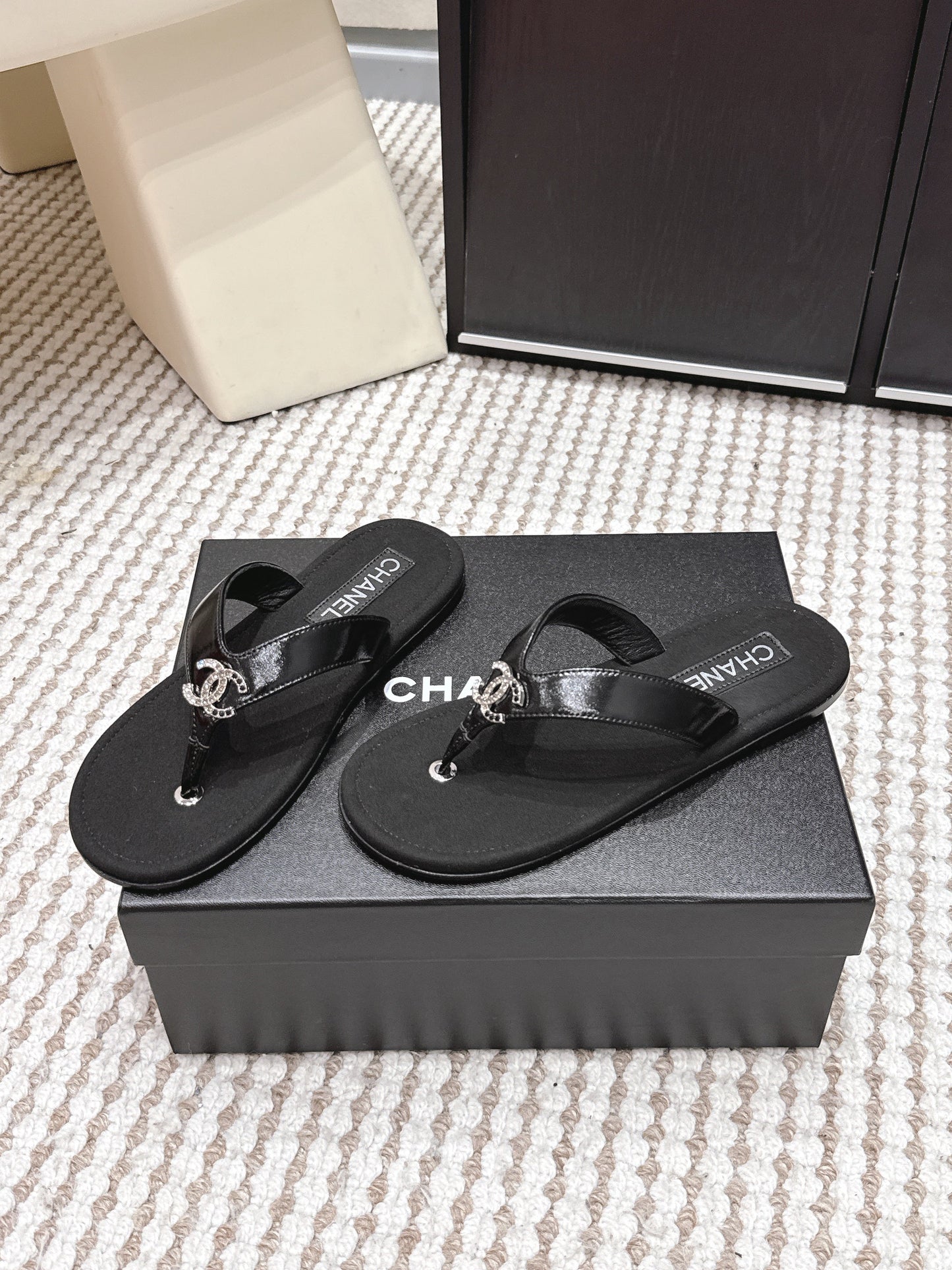 CC 26s Thong Sandals Black Suede Sheepskin 632352