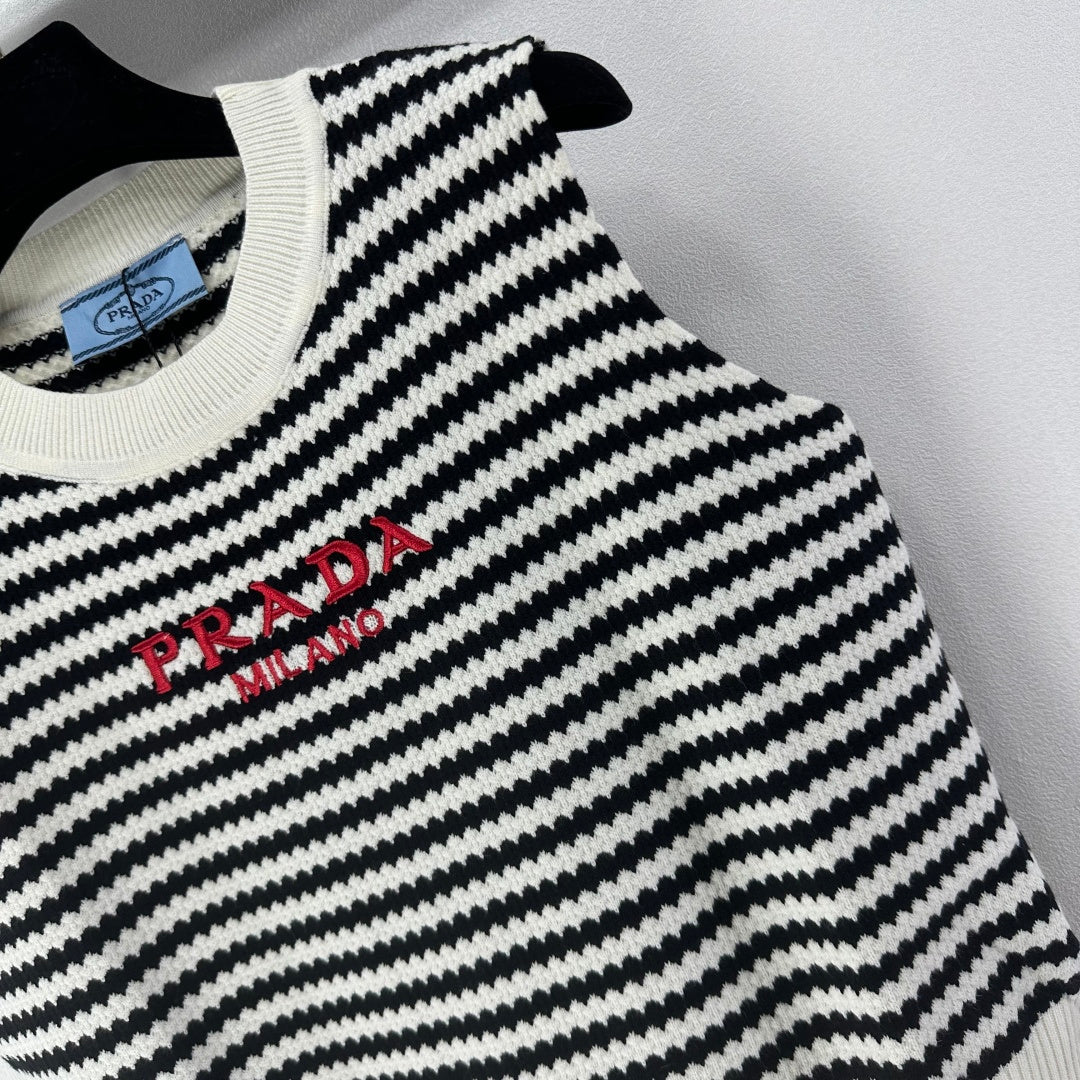 Prada 26s Knit Vest Black White Stripes Ribbed Knit 348999