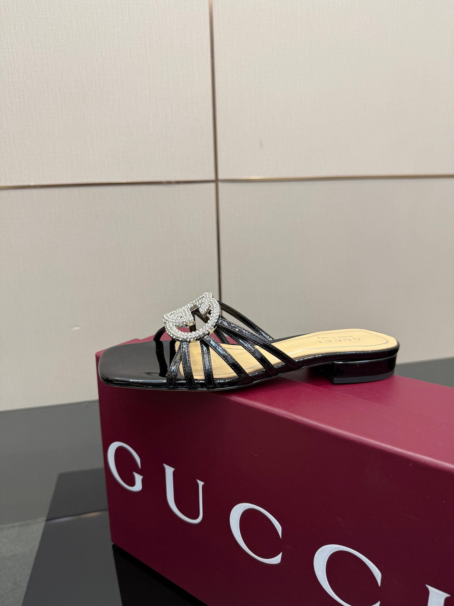 Women's Slide 25mm With Crystal Interlocking G Black Patent Leather