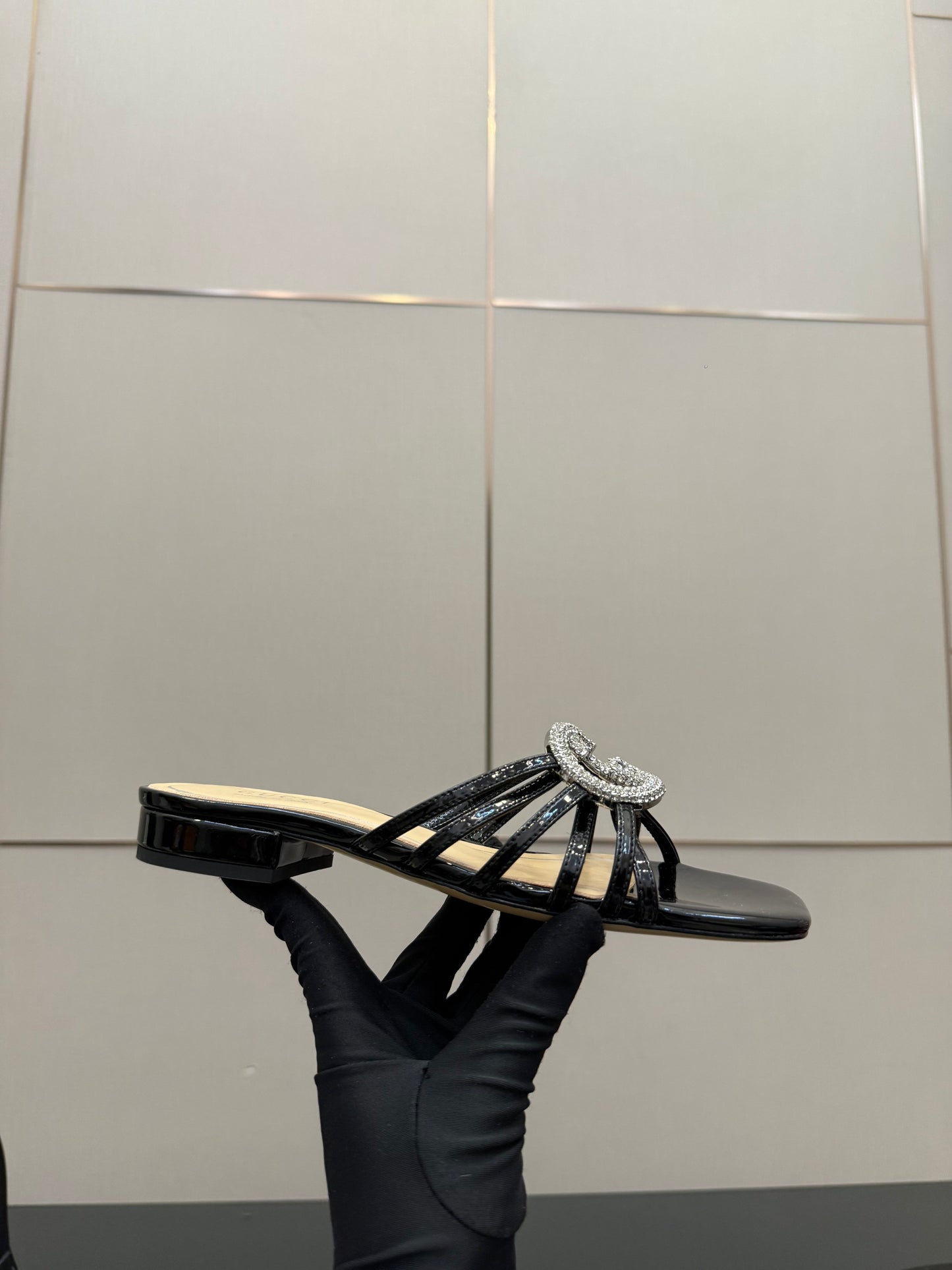 Women's Slide 25mm With Crystal Interlocking G Black Patent Leather