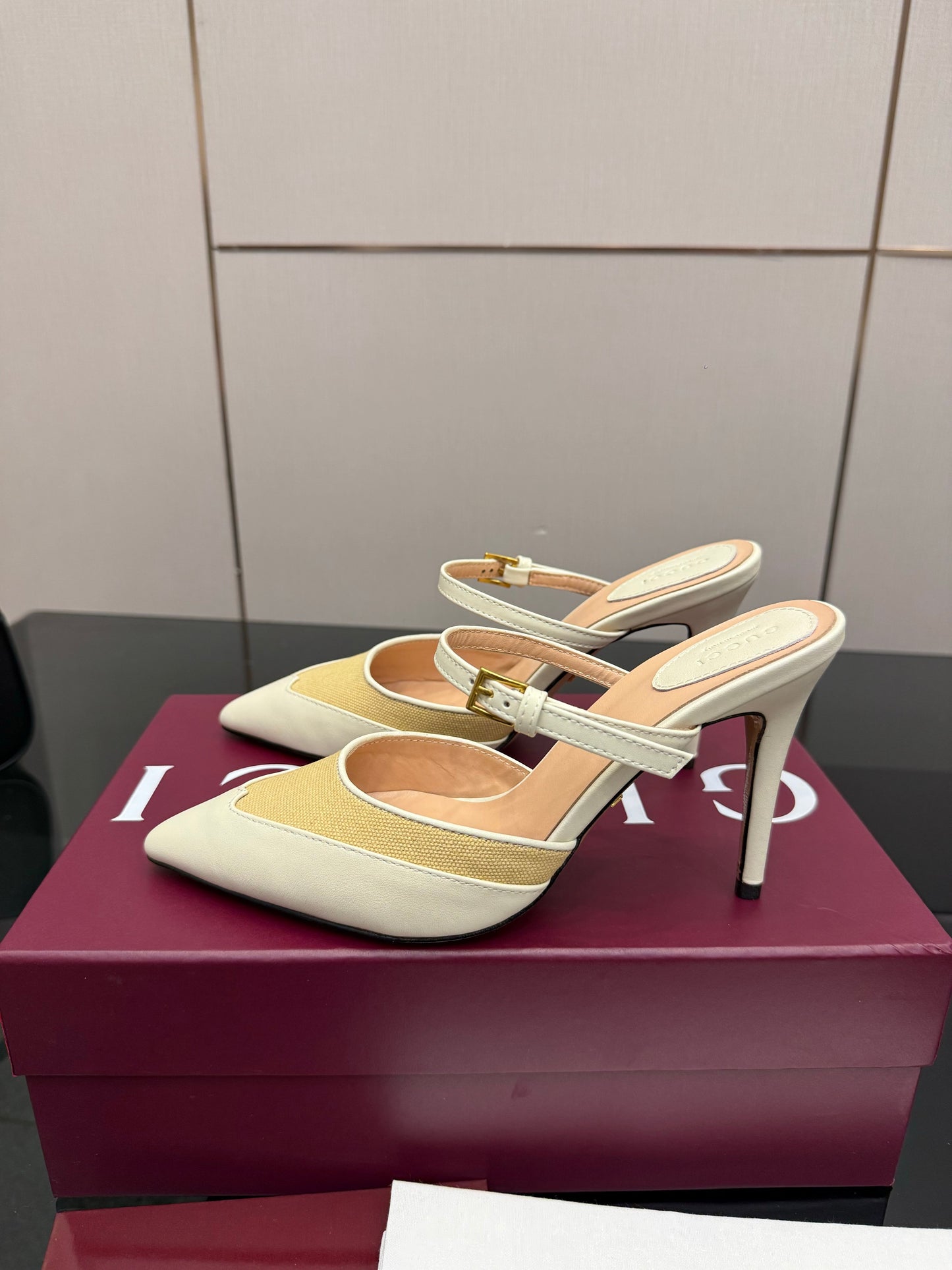 GG Pointed-Toe Mules 9.5cm Ivory Cowhide 725299