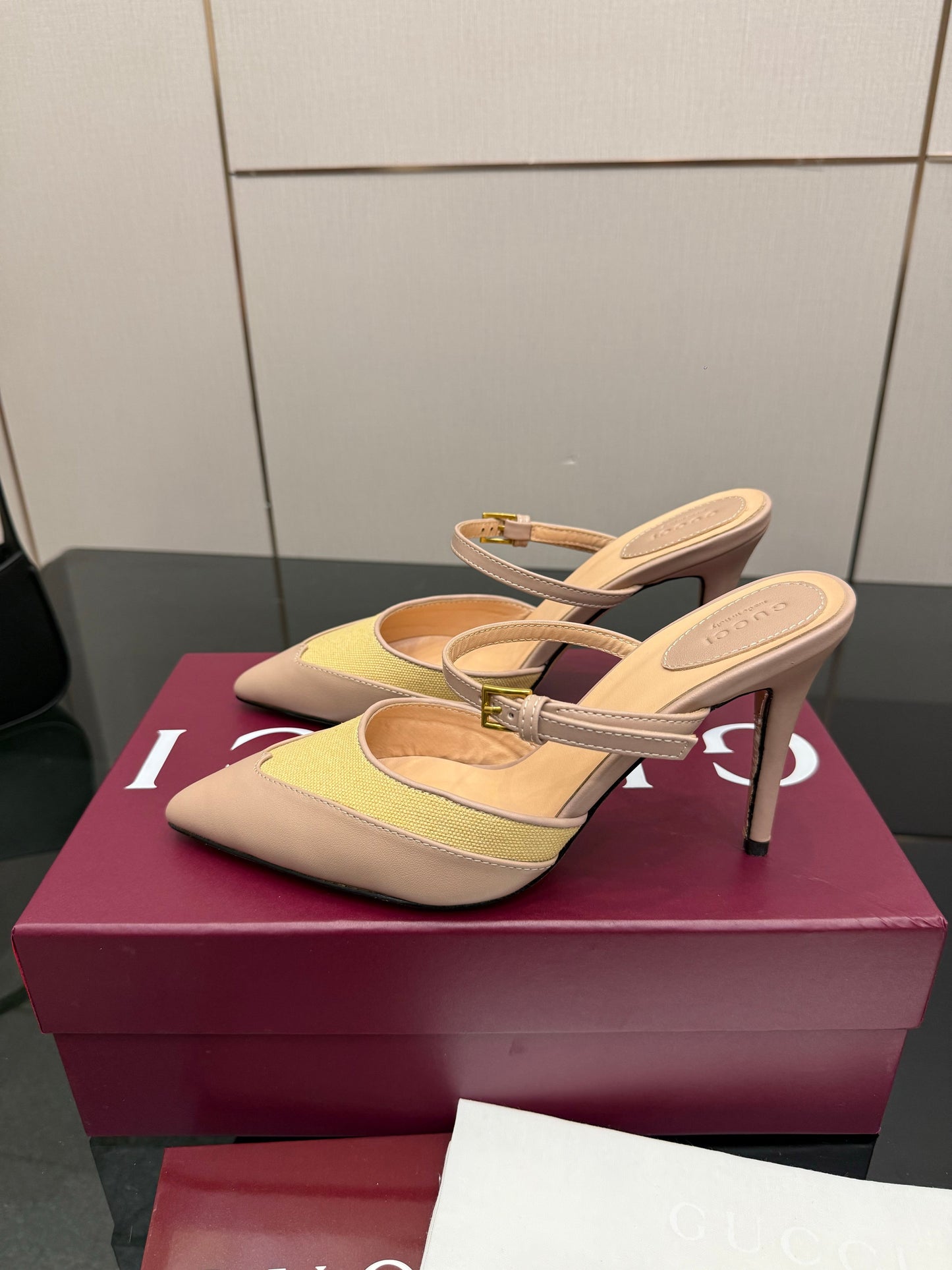 GG Pointed-Toe Mules 9.5cm Beige Cowhide 725301