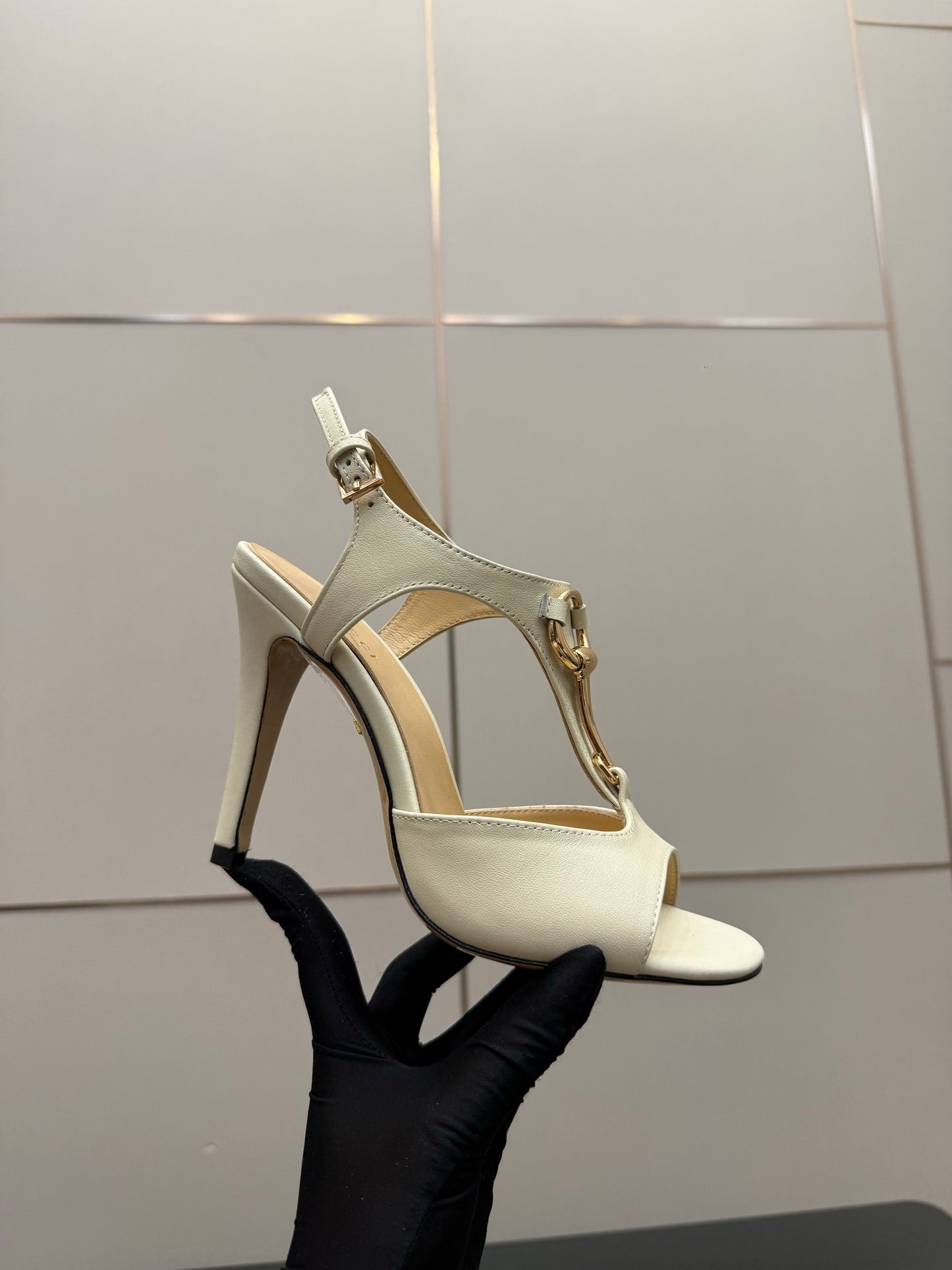 GG G-Buckle High-Heeled Sandals 10.5cm Ivory Cowhide 725305
