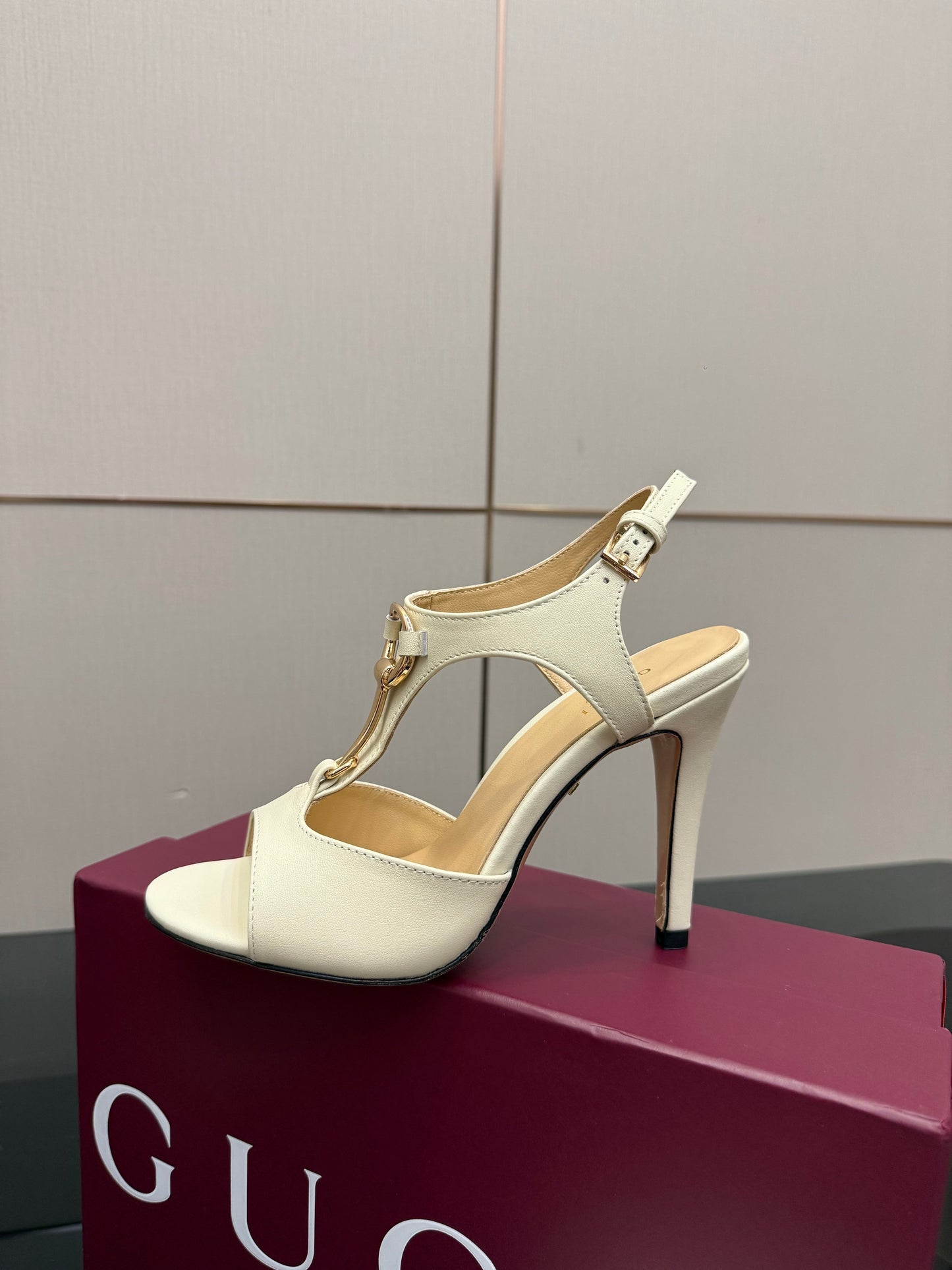 GG G-Buckle High-Heeled Sandals 10.5cm Ivory Cowhide 725305