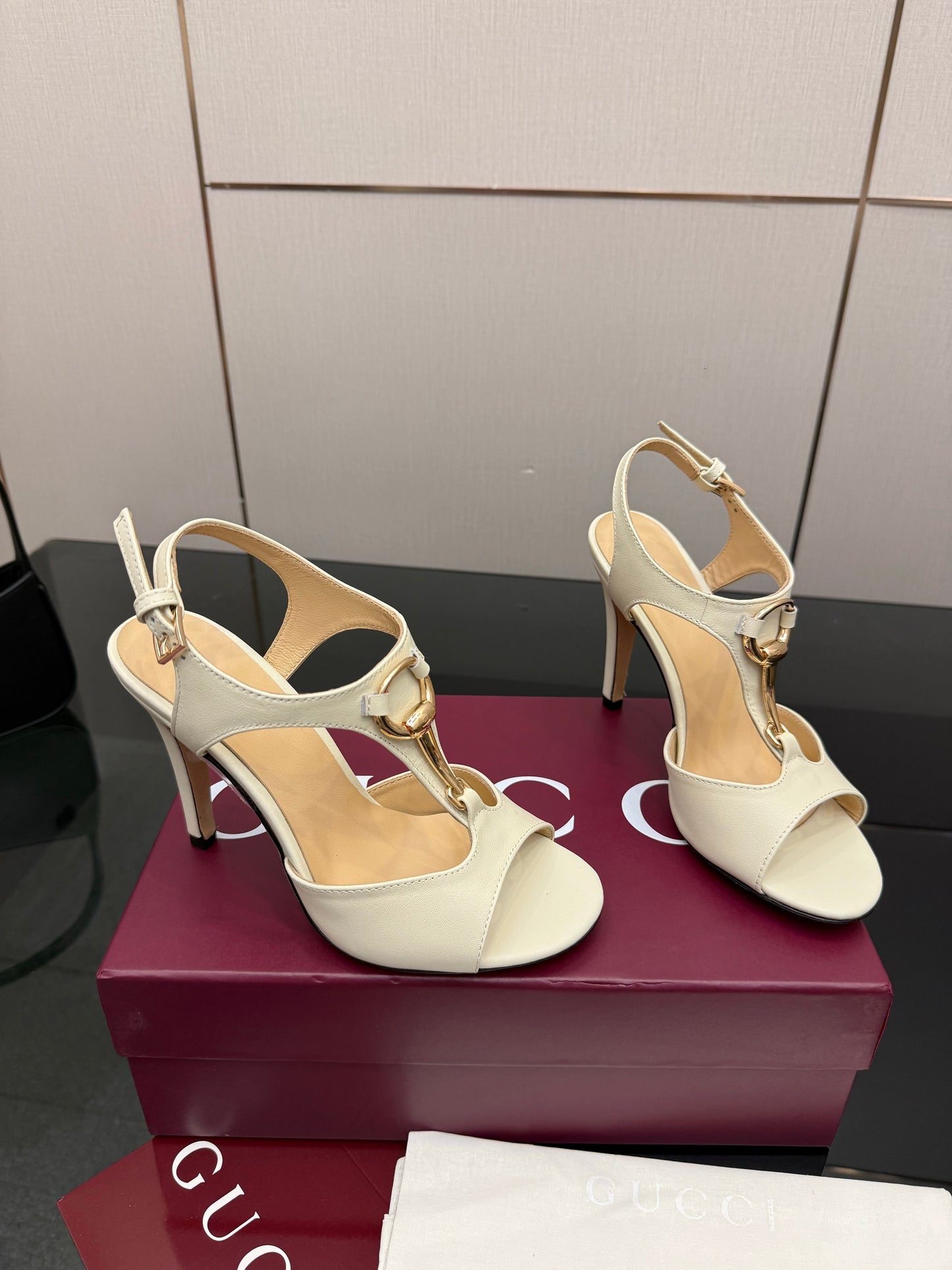 GG G-Buckle High-Heeled Sandals 10.5cm Ivory Cowhide 725305