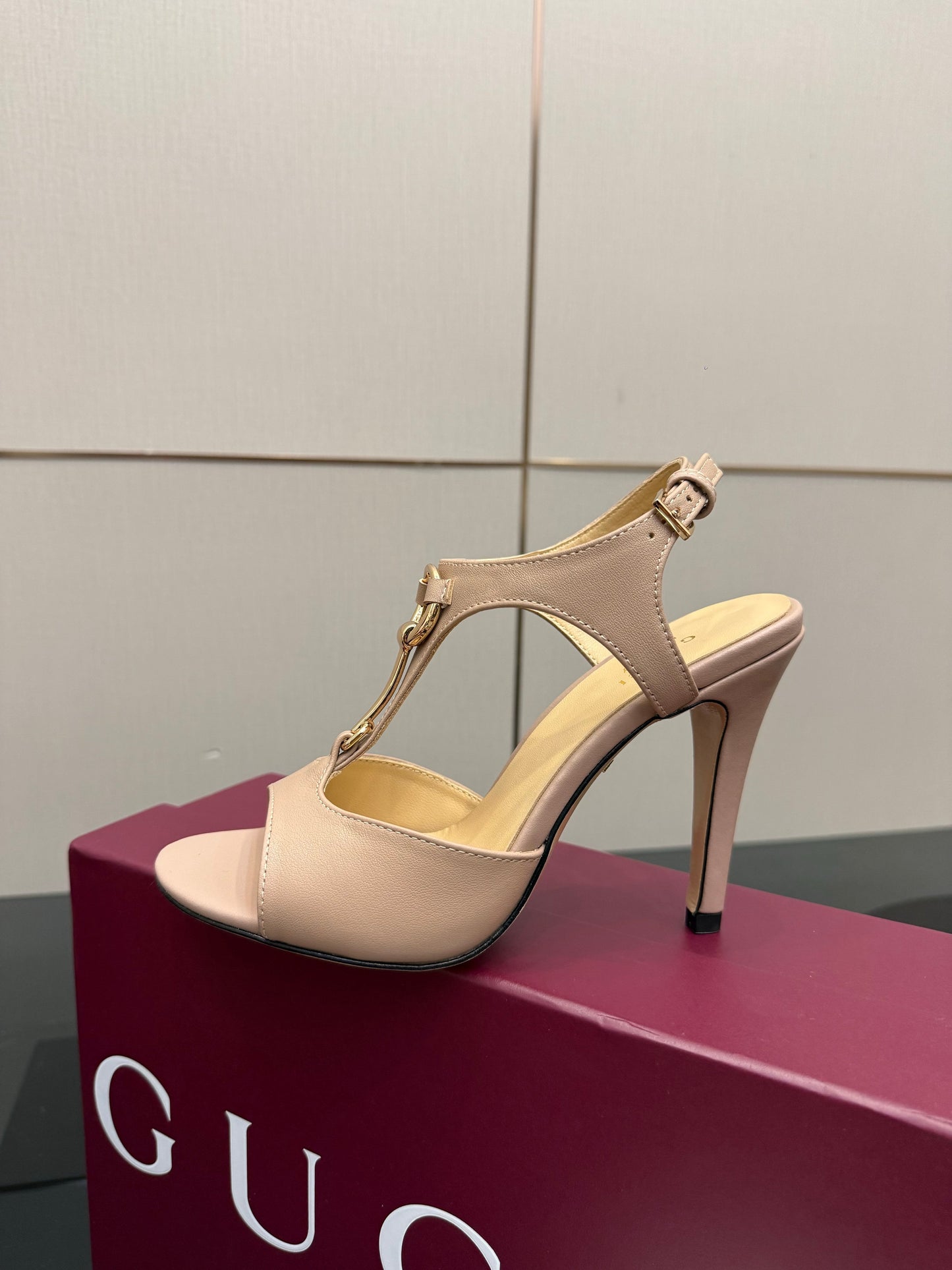 GG G-Buckle High-Heeled Sandals 10.5cm Beige  Cowhide 725306