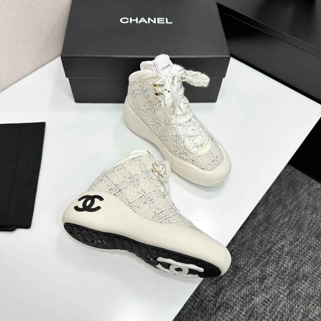 CC 26s Casual Sneakers Ivory Black Fabric Sheepskin 626369