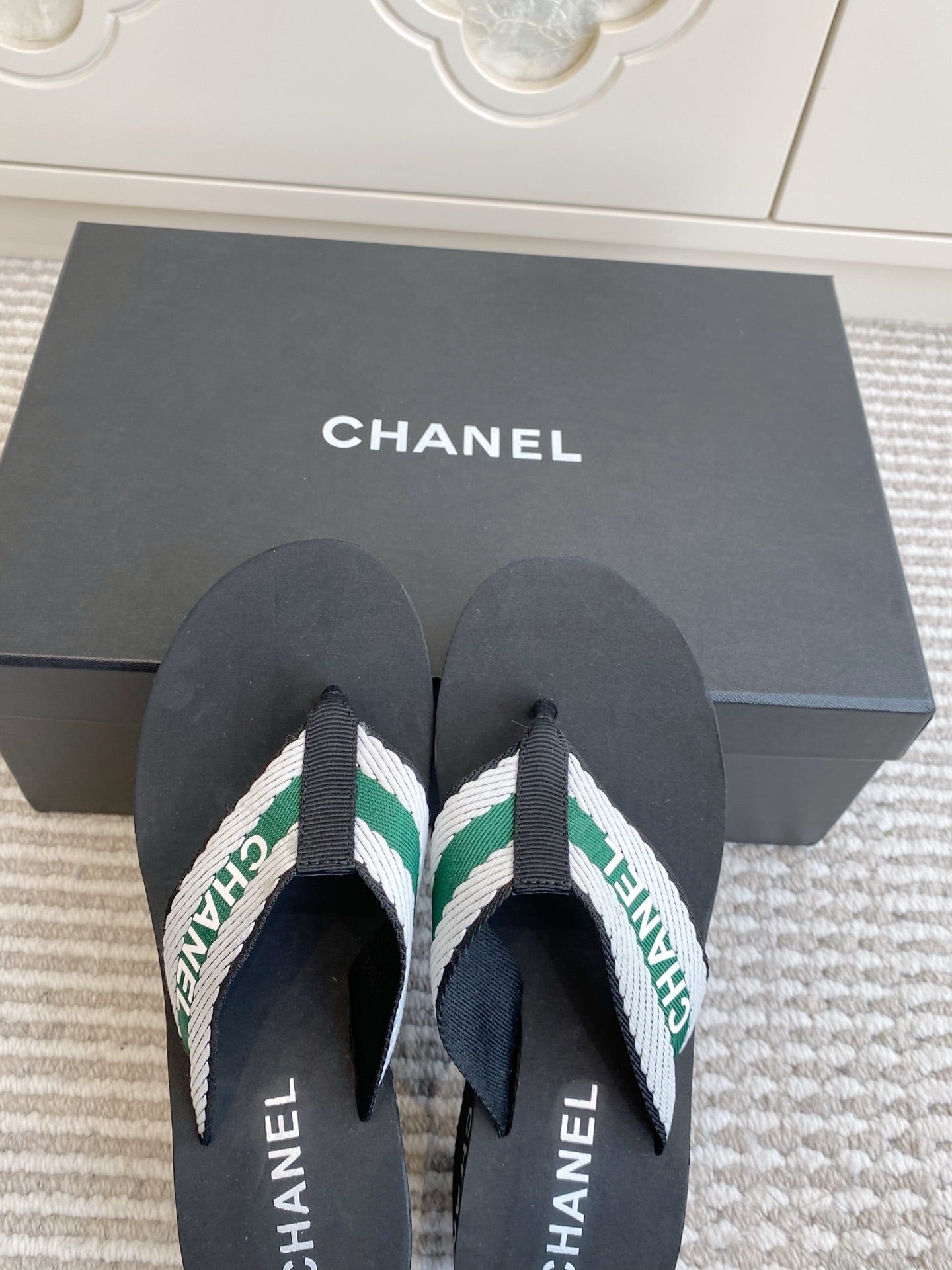 CC 26s Thong Sandals 65 Black White Green Rubber Leather 647676