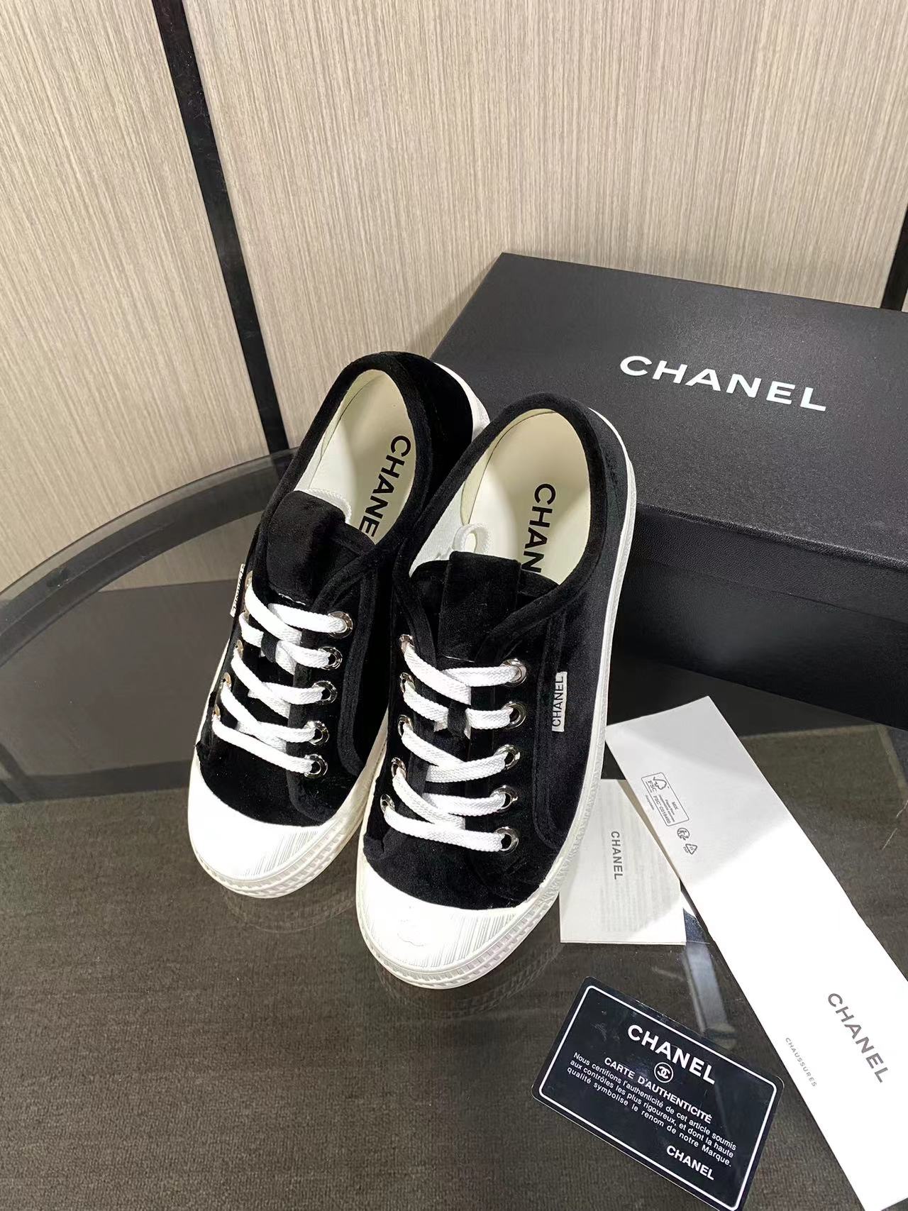 CC 26s Sneaker Black Suede 799310