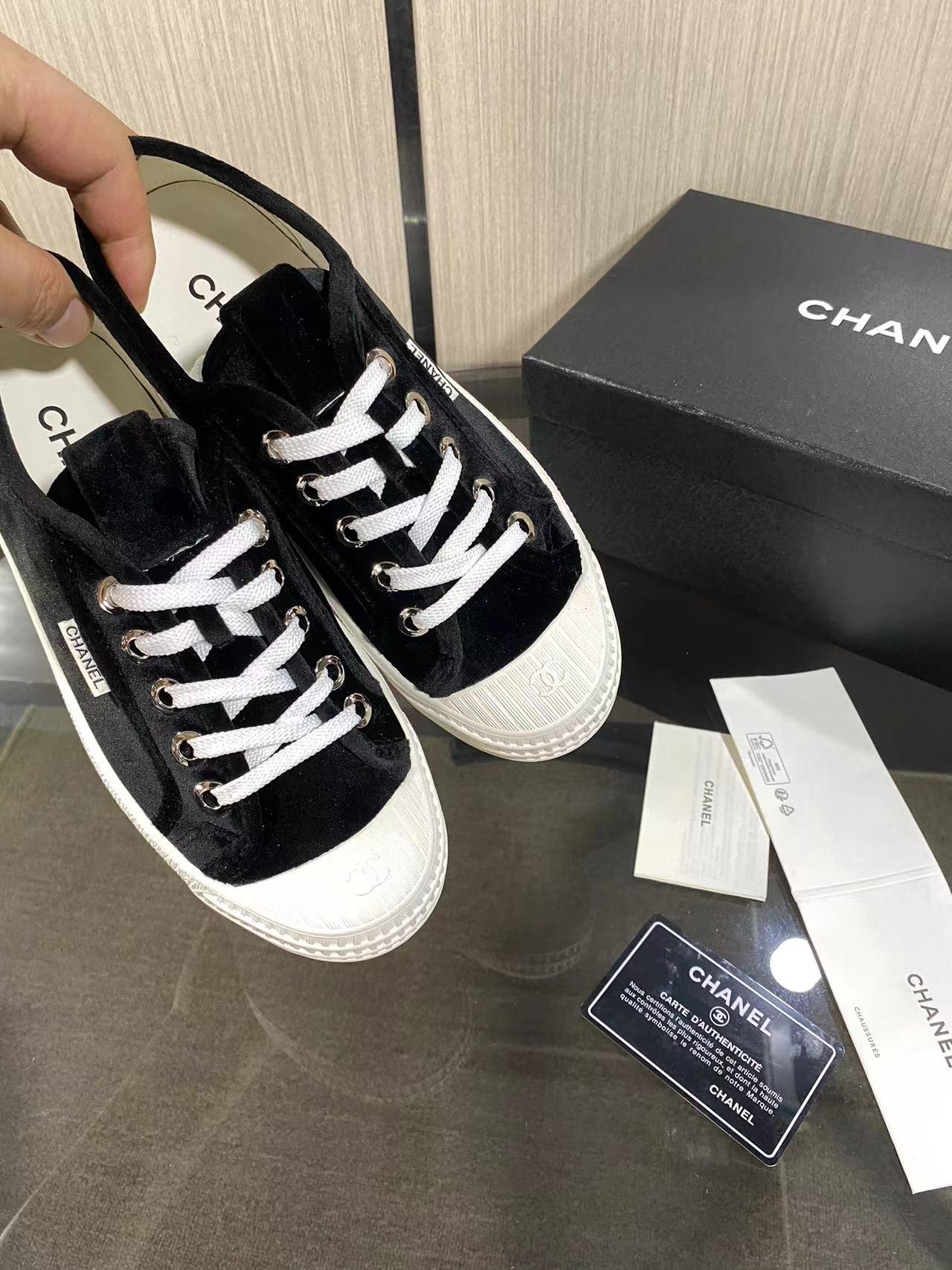 CC 26s Sneaker Black Suede 799310