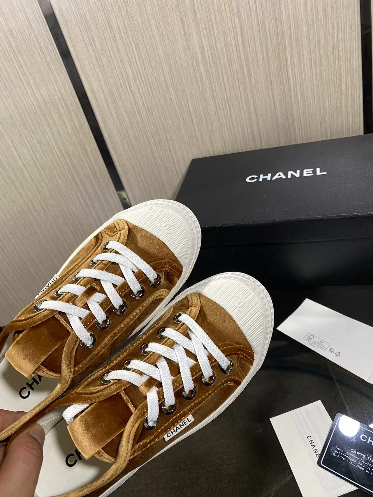 CC 26s Sneaker Light Brown Velvet 799312