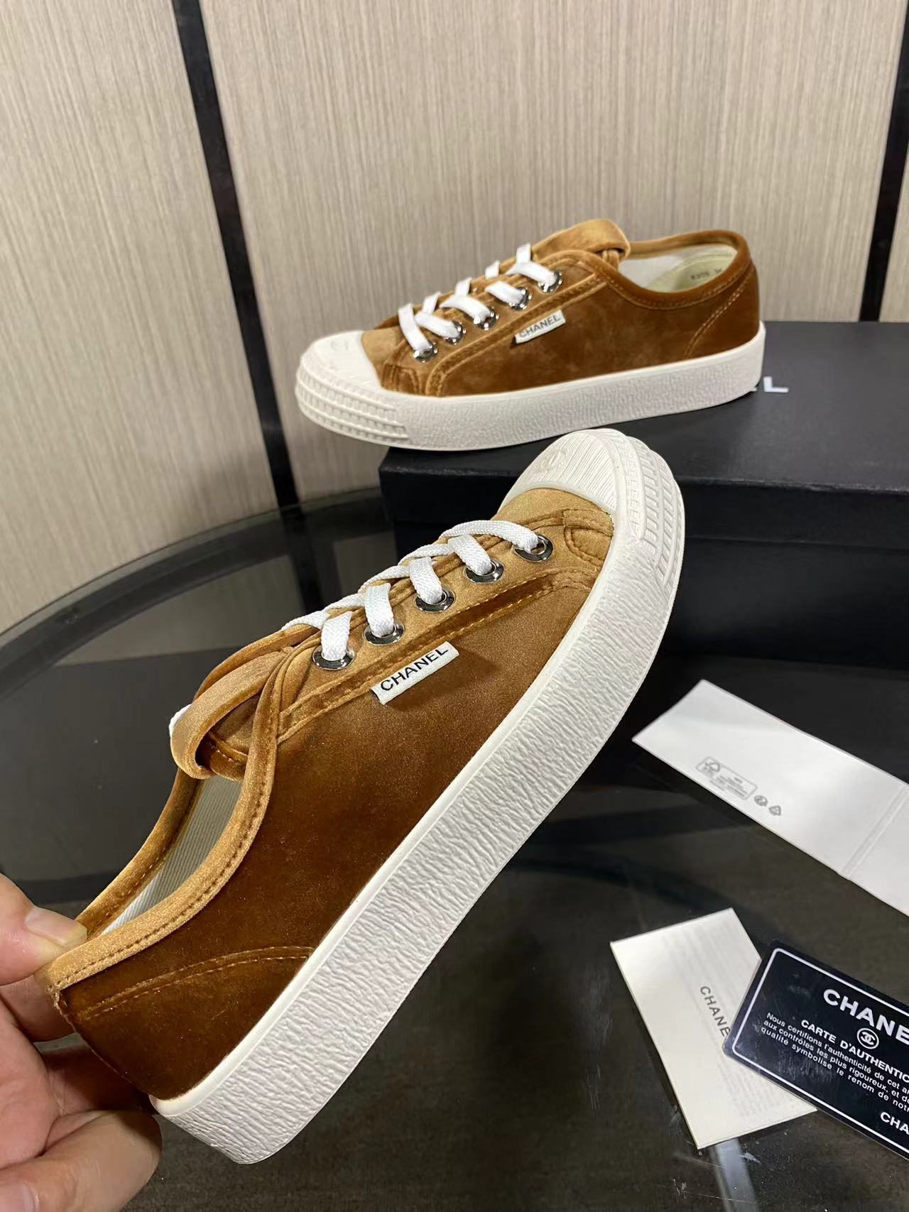 CC 26s Sneaker Light Brown Velvet 799312