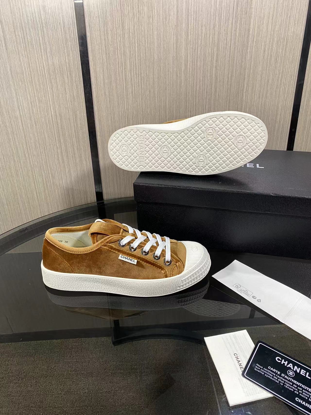 CC 26s Sneaker Light Brown Velvet 799312