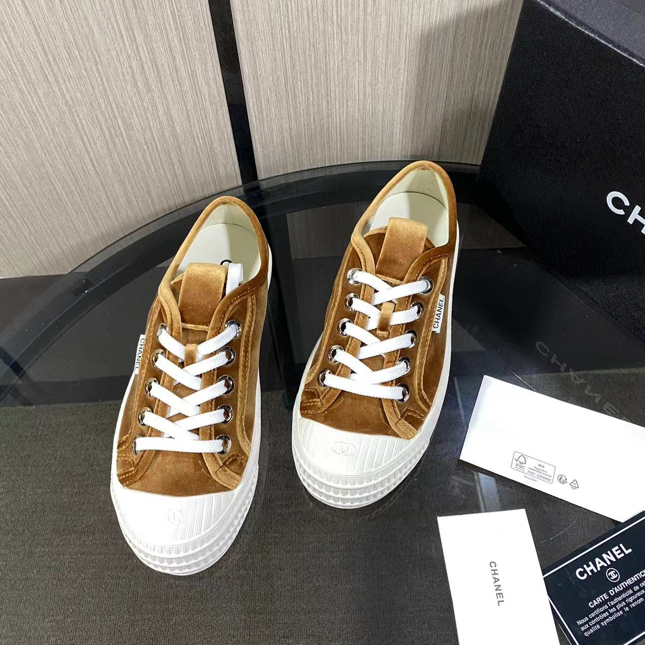 CC 26s Sneaker Light Brown Velvet 799312