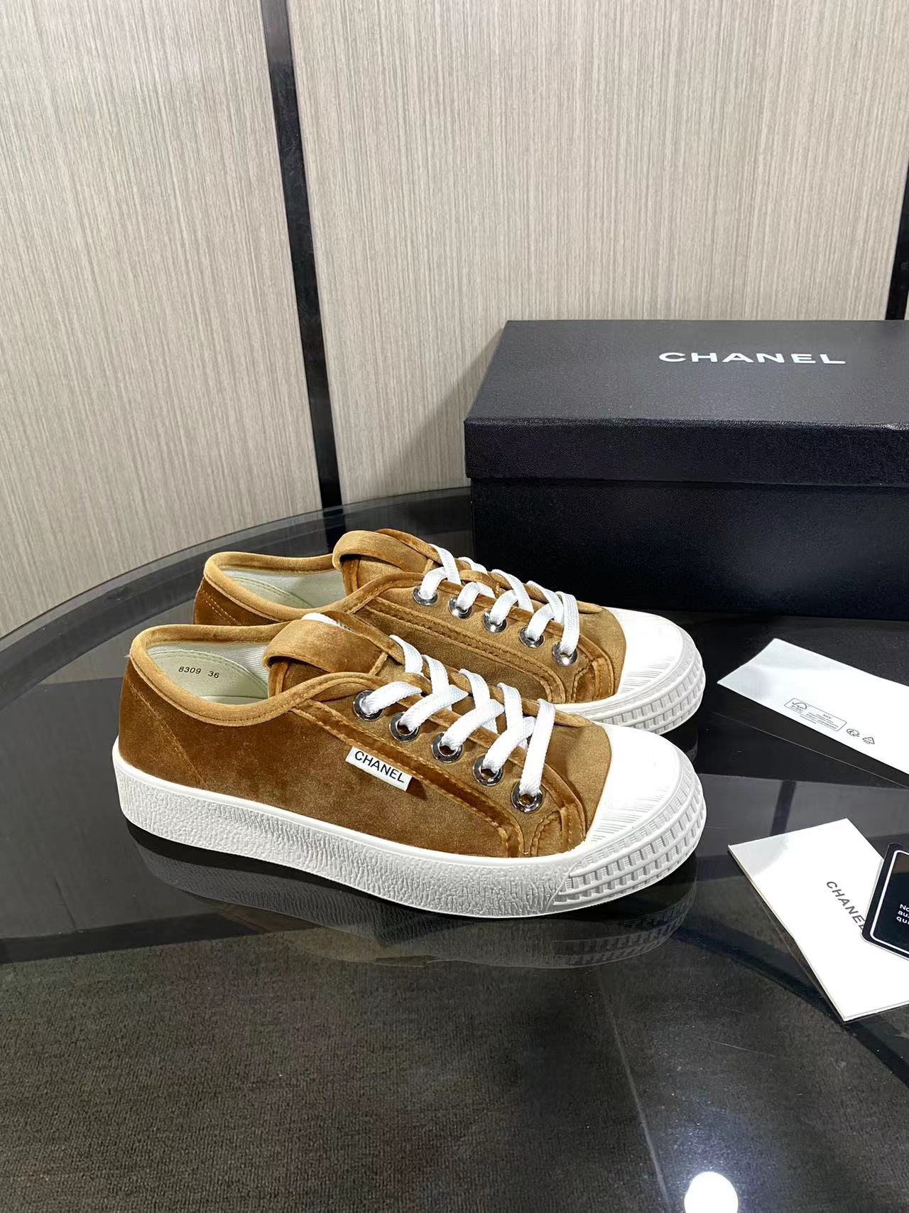 CC 26s Sneaker Light Brown Velvet 799312