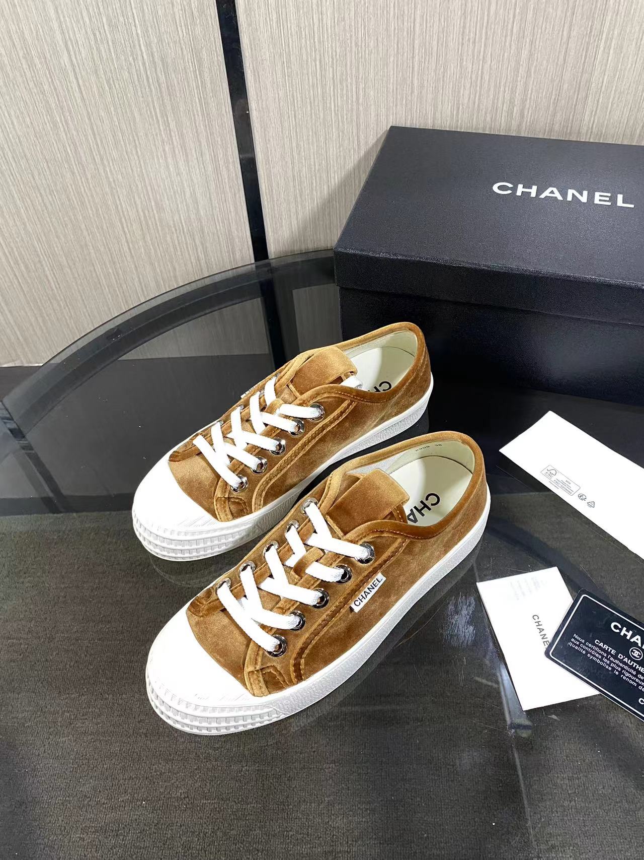 CC 26s Sneaker Light Brown Velvet 799312