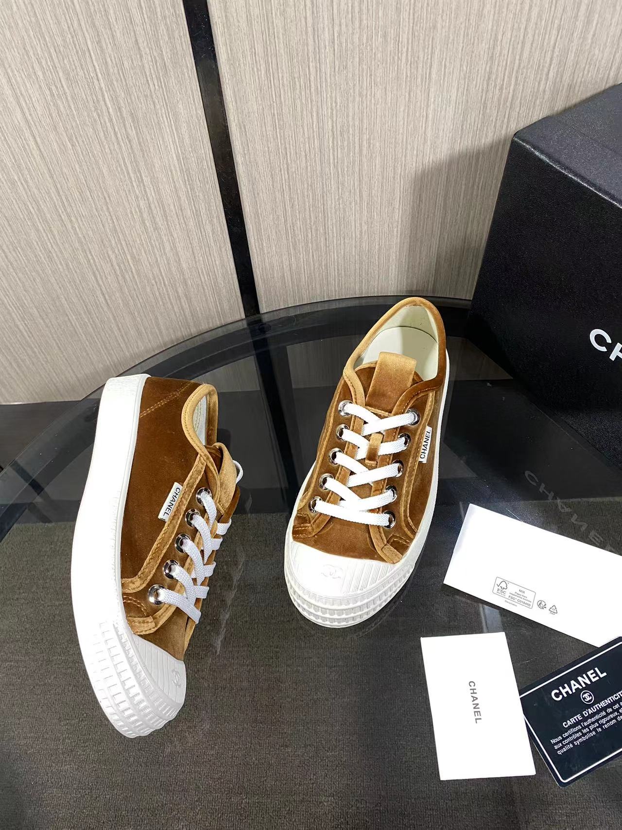 CC 26s Sneaker Light Brown Velvet 799312