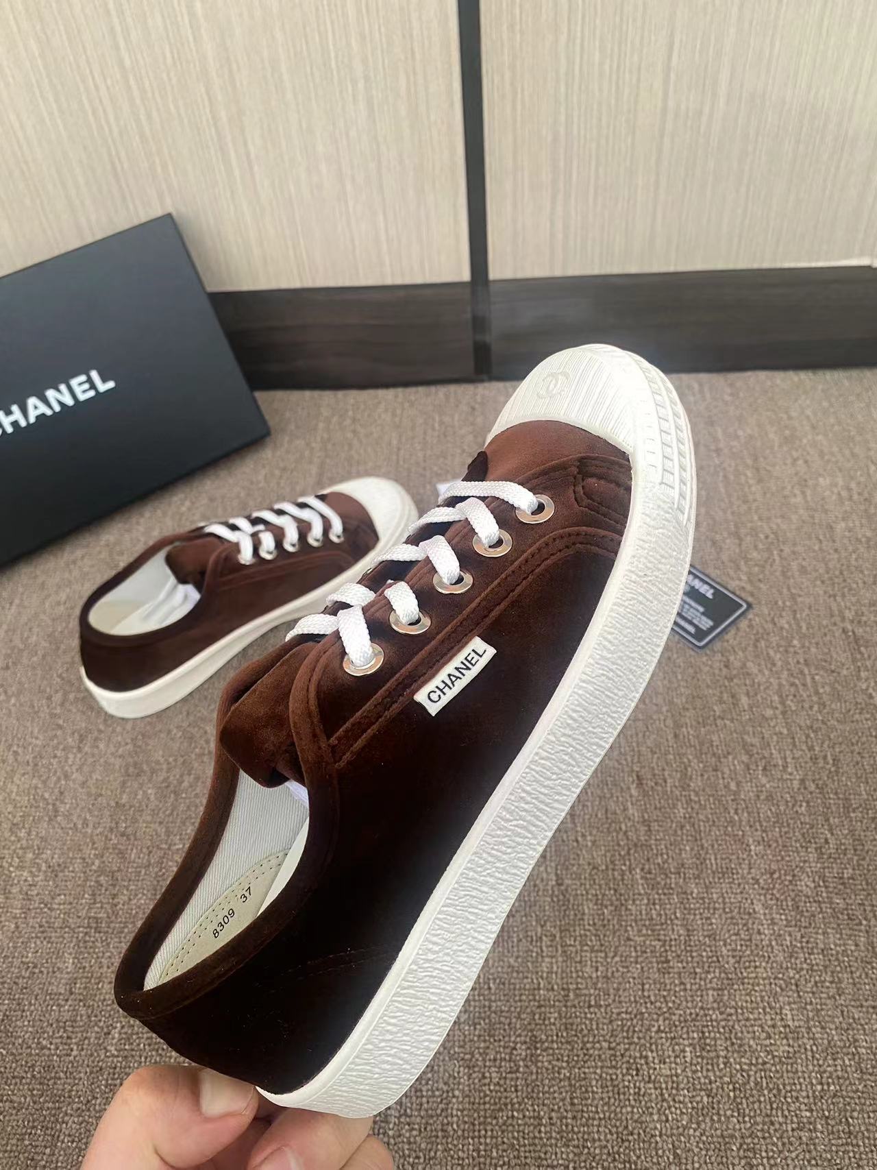 CC 26s Sneaker Brown Velvet 799315