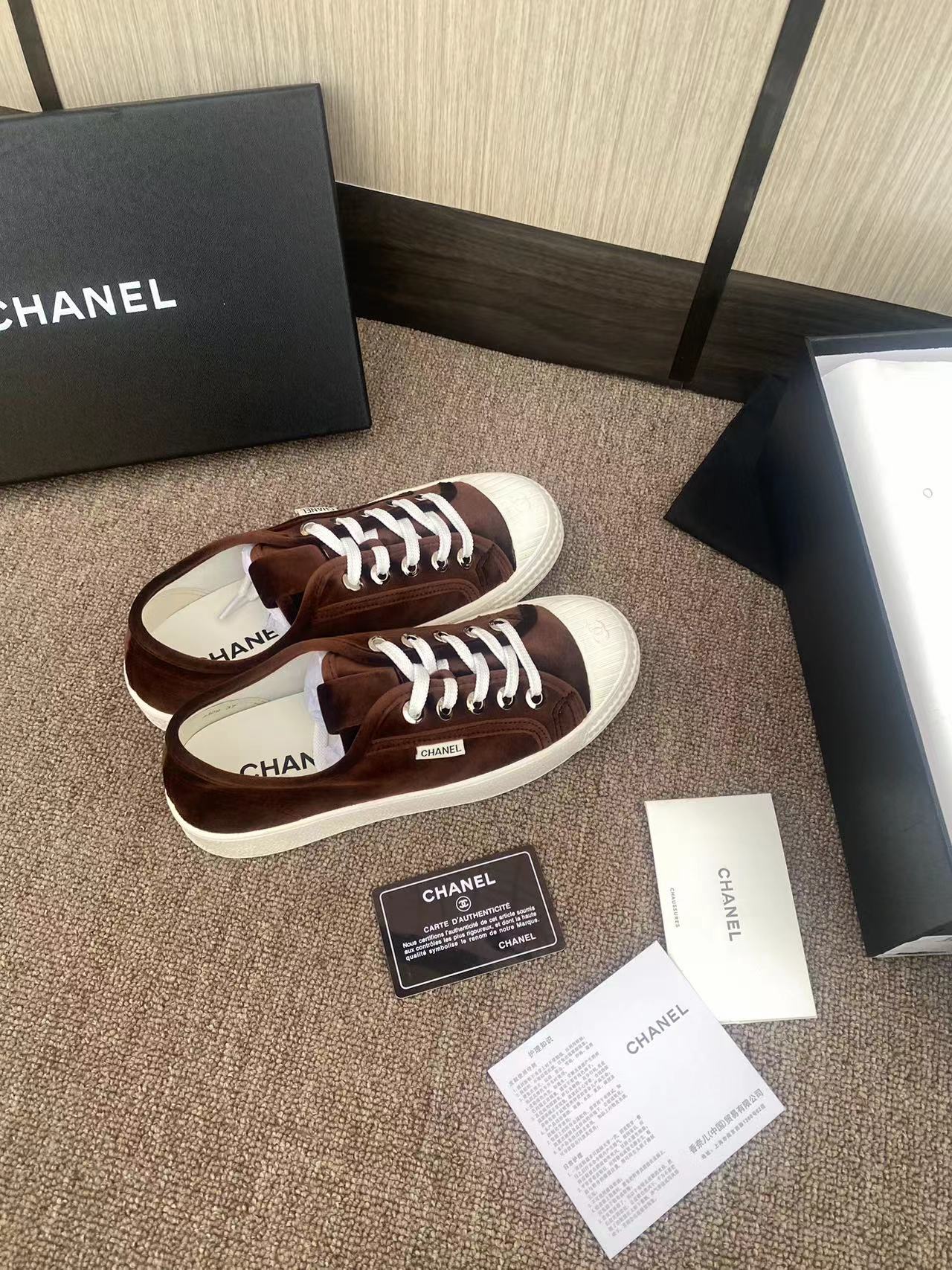 CC 26s Sneaker Brown Velvet 799315