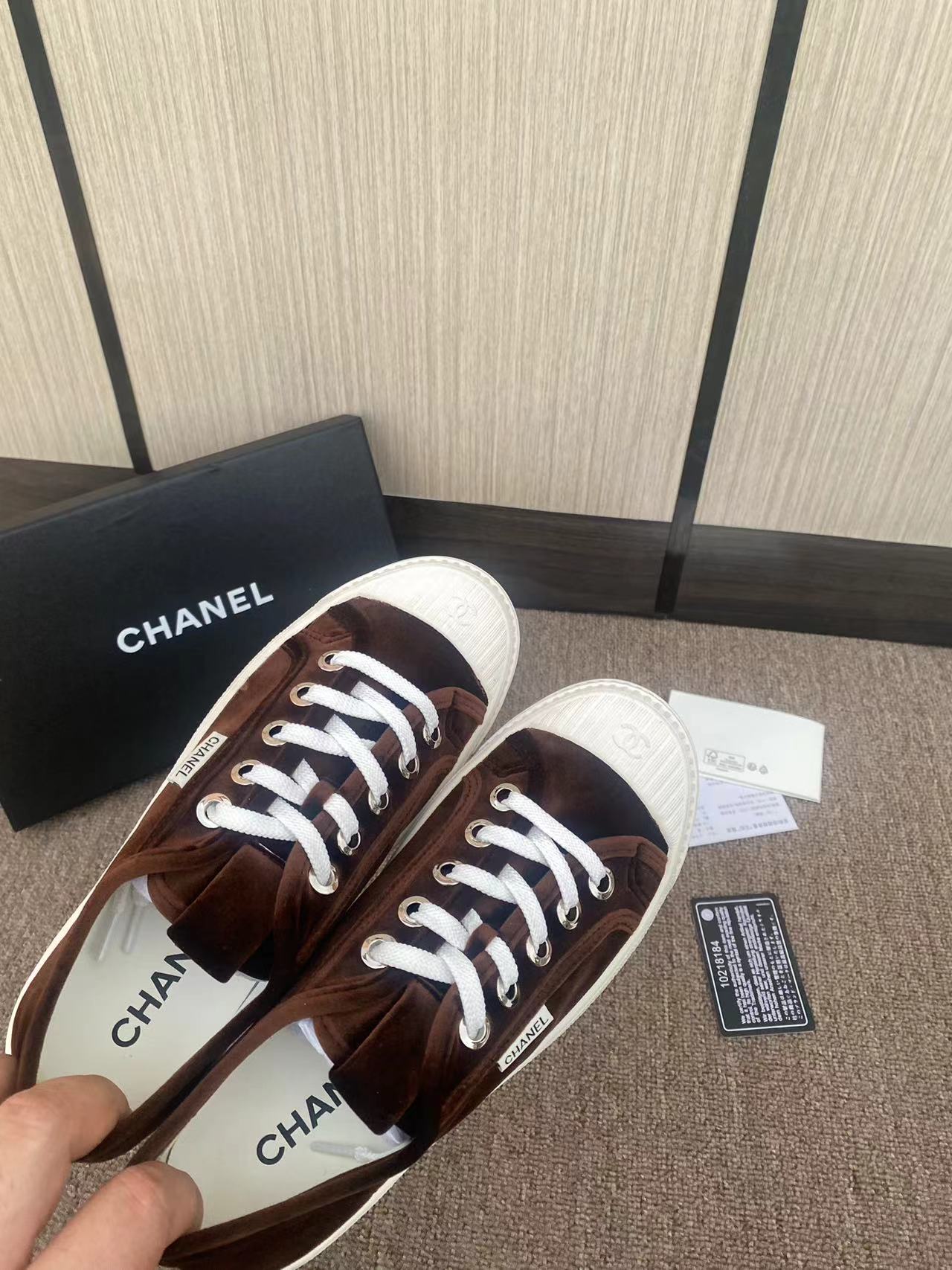 CC 26s Sneaker Brown Velvet 799315