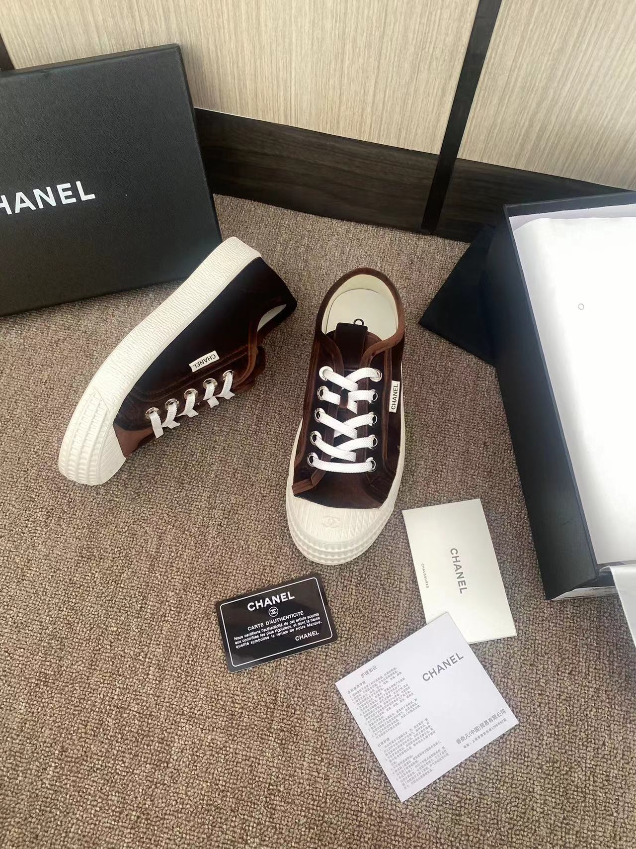 CC 26s Sneaker Brown Velvet 799315