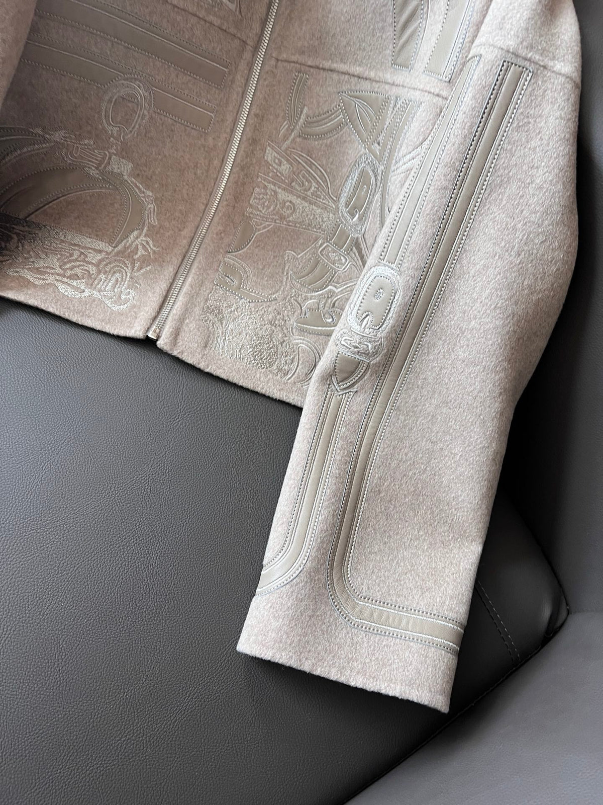HM Embroidered Short Grey Coat Wool Cashmere Calfskin 304302