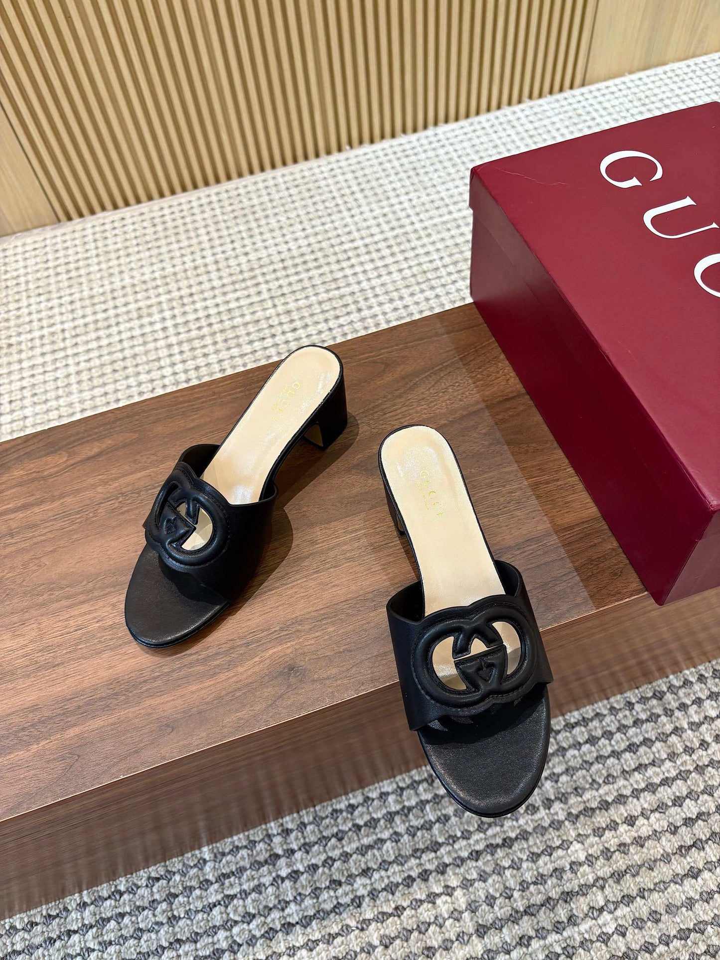 GG Interlocking G Cutout Sandals 5.5cm Black Sheepskin 646499
