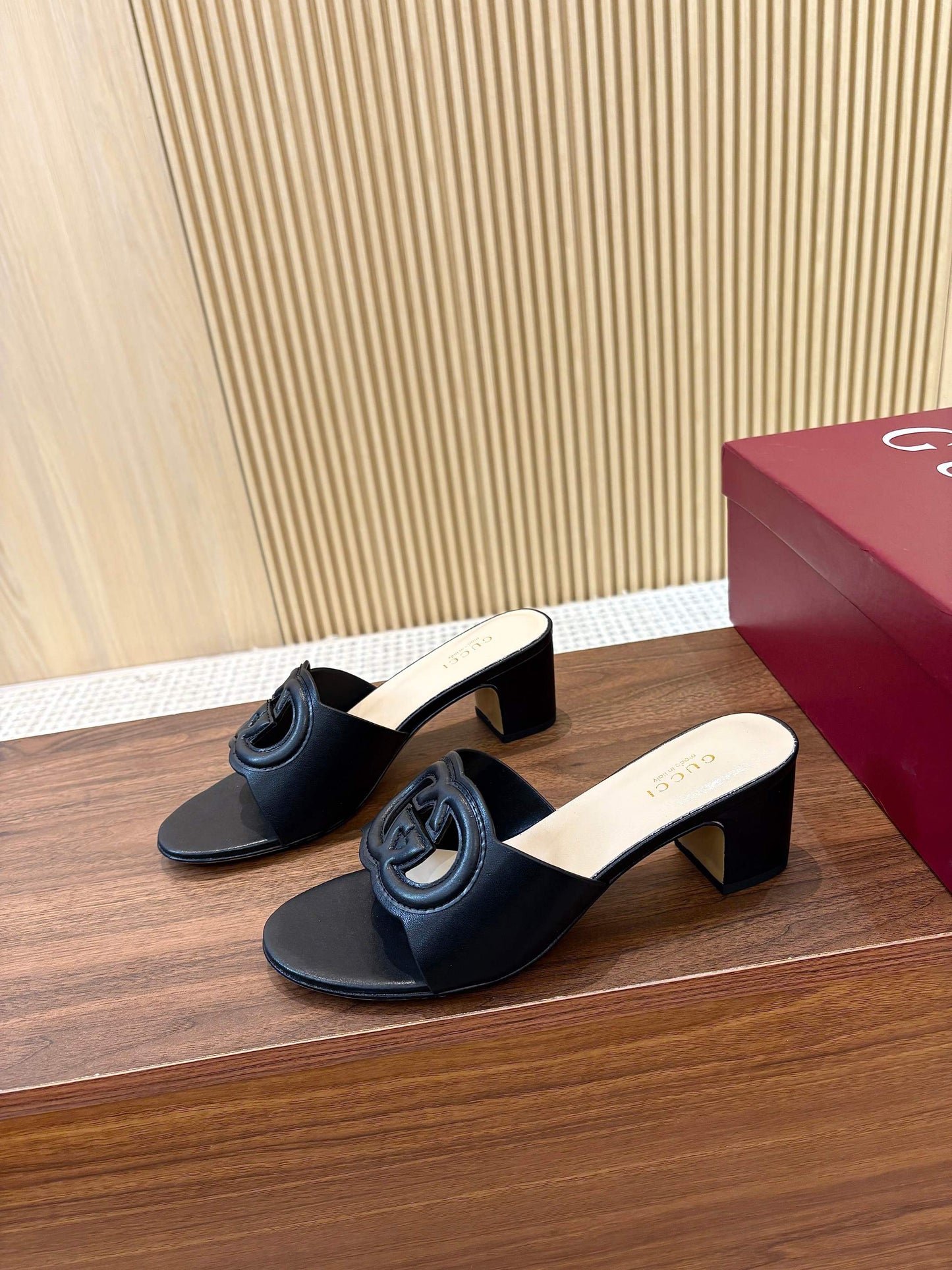 GG Interlocking G Cutout Sandals 5.5cm Black Sheepskin 646499