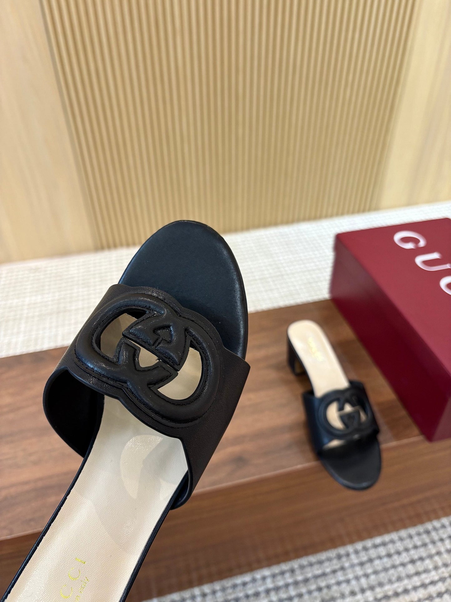 GG Interlocking G Cutout Sandals 5.5cm Black Sheepskin 646499