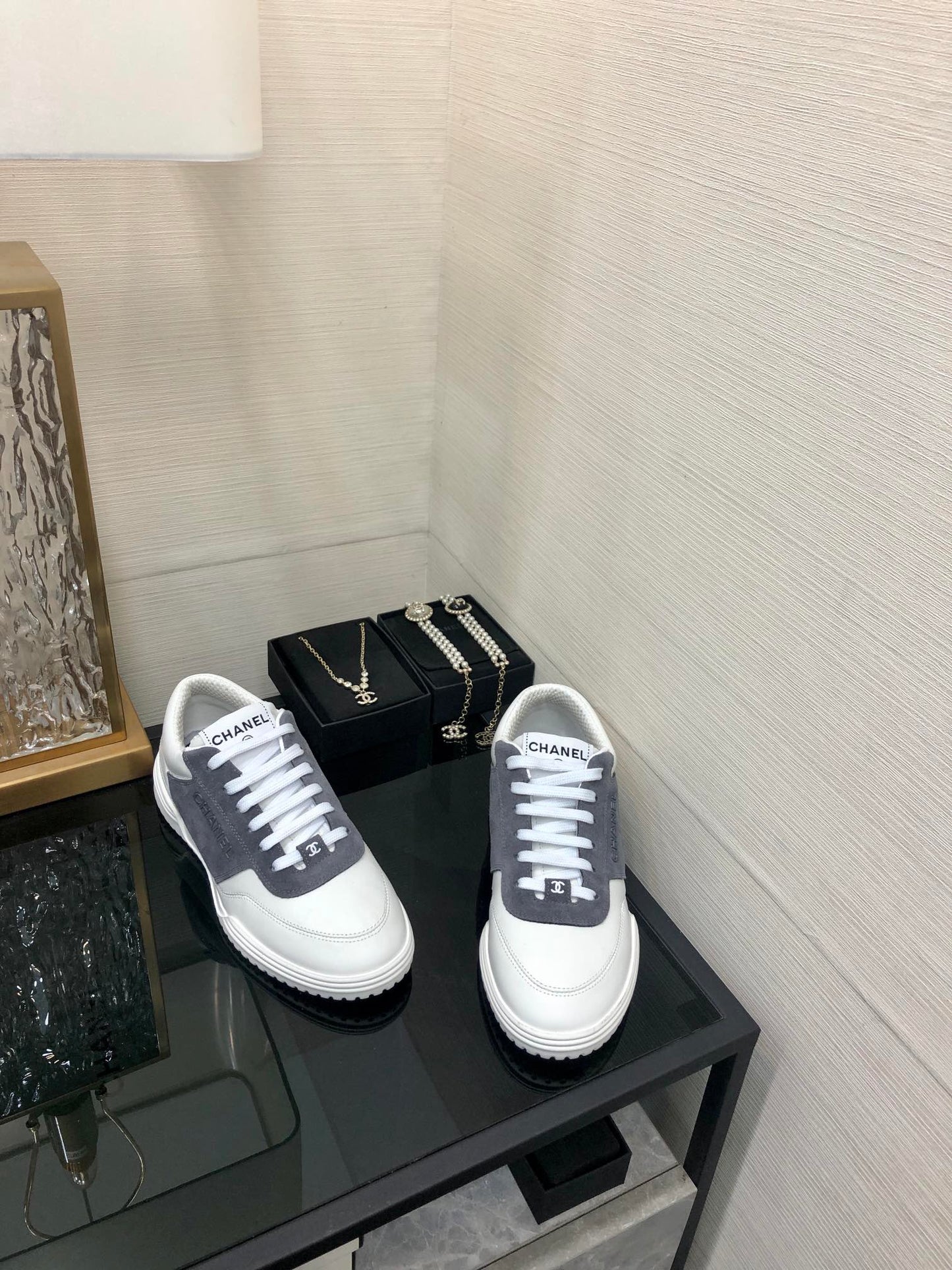 CC 24C Sneaker White Grey Suede Sheepskin 688656
