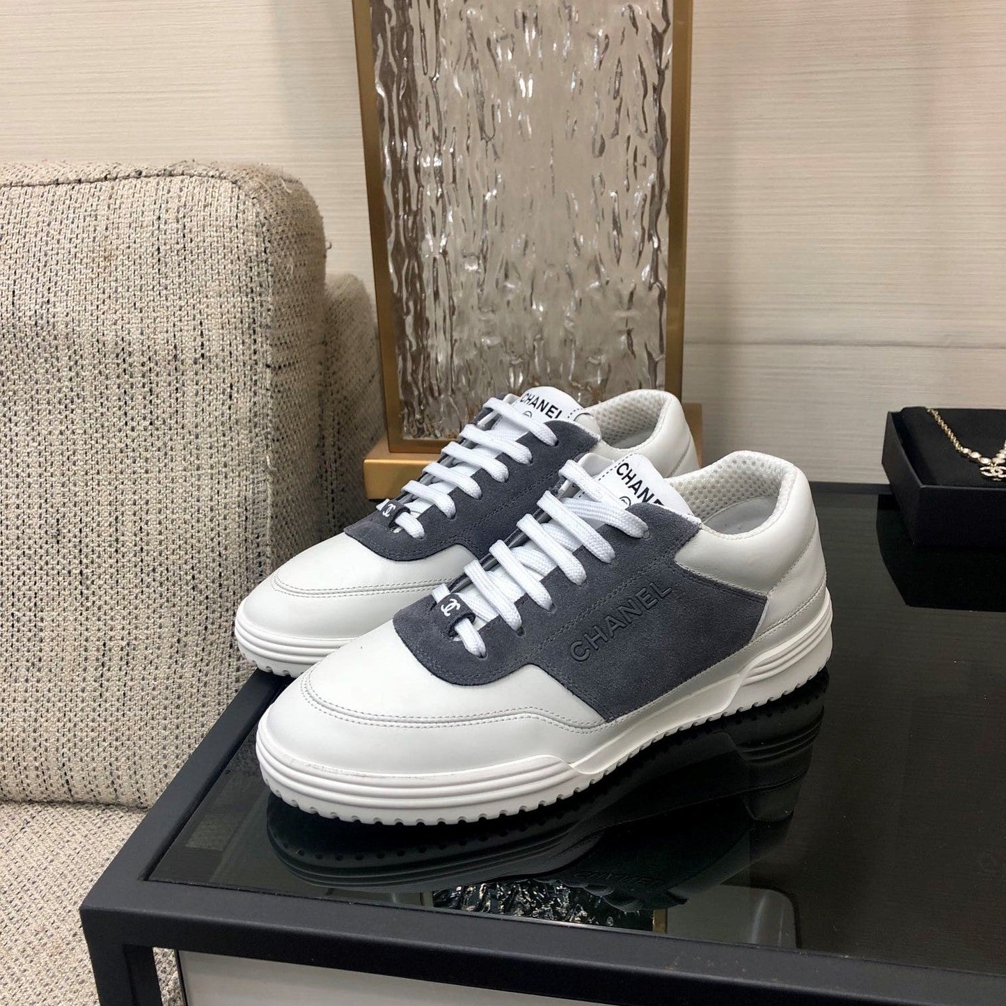 CC 24C Sneaker White Grey Suede Sheepskin 688656