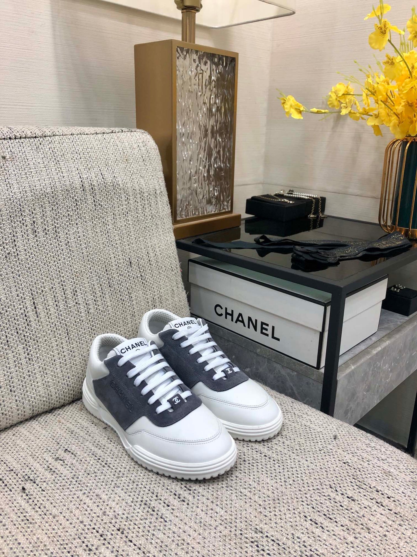 CC 24C Sneaker White Grey Suede Sheepskin 688656