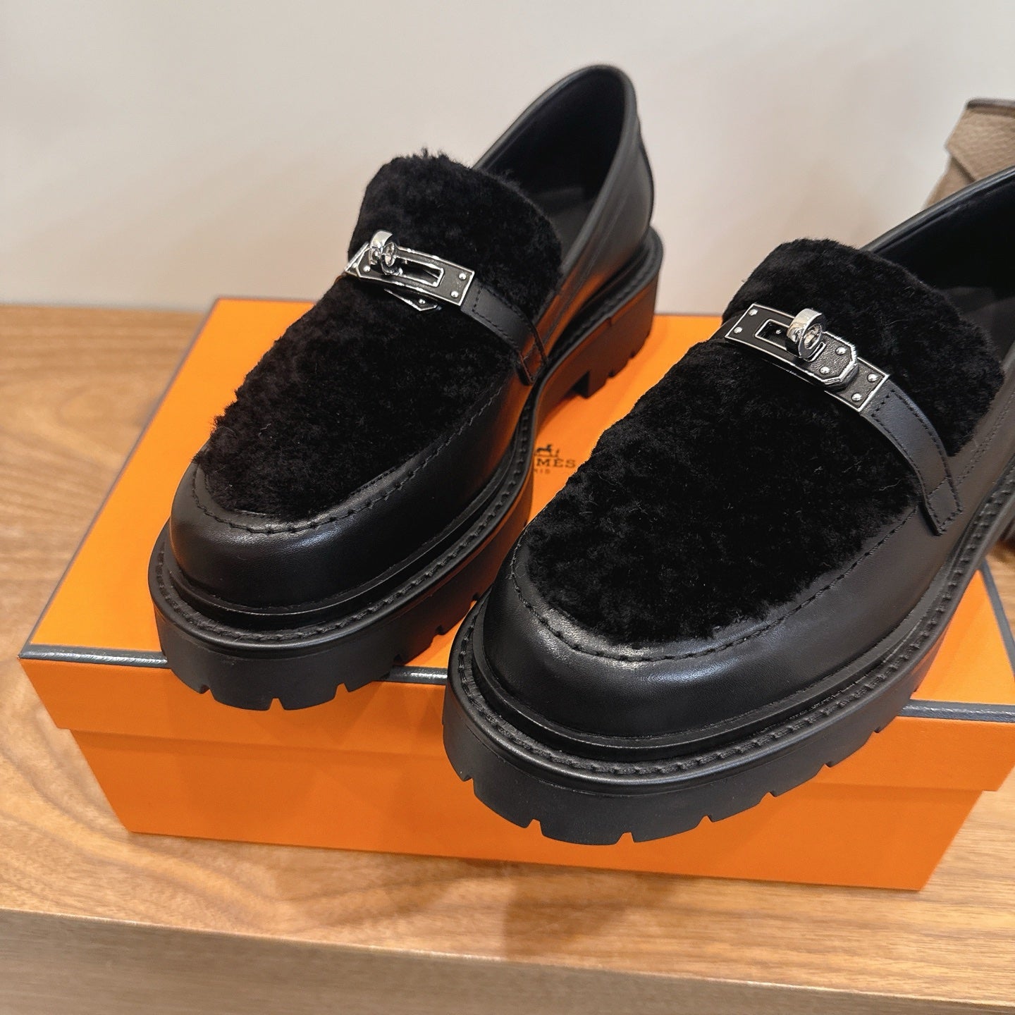 HM 26ss Loafers Black Wool Calfskin 638437
