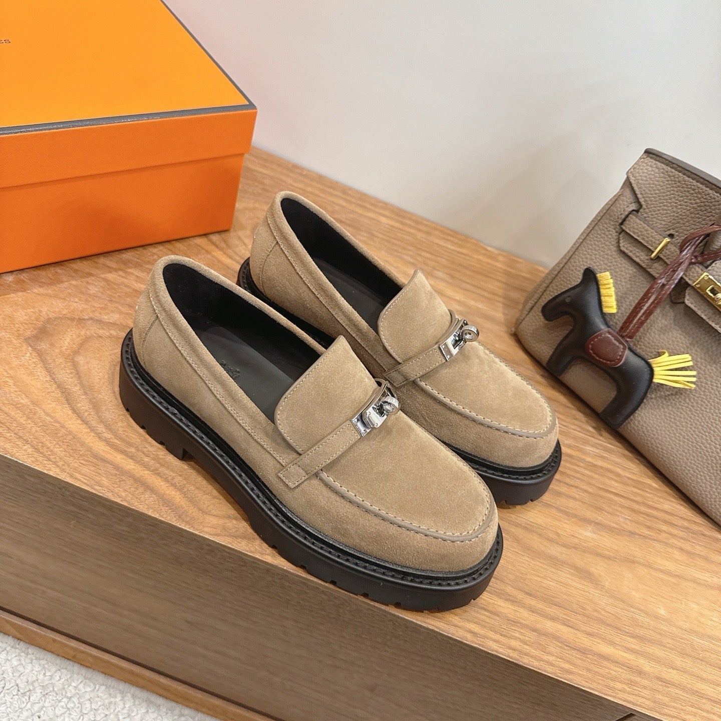 HM 26ss Loafers Dark Beige Black Suede Calfskin 638441